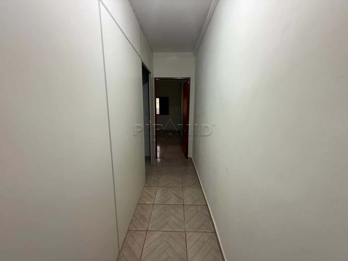 Alugar Casa / Padr&atilde;o em Ribeir&atilde;o Preto R$ 1.200,00 - Foto 4
