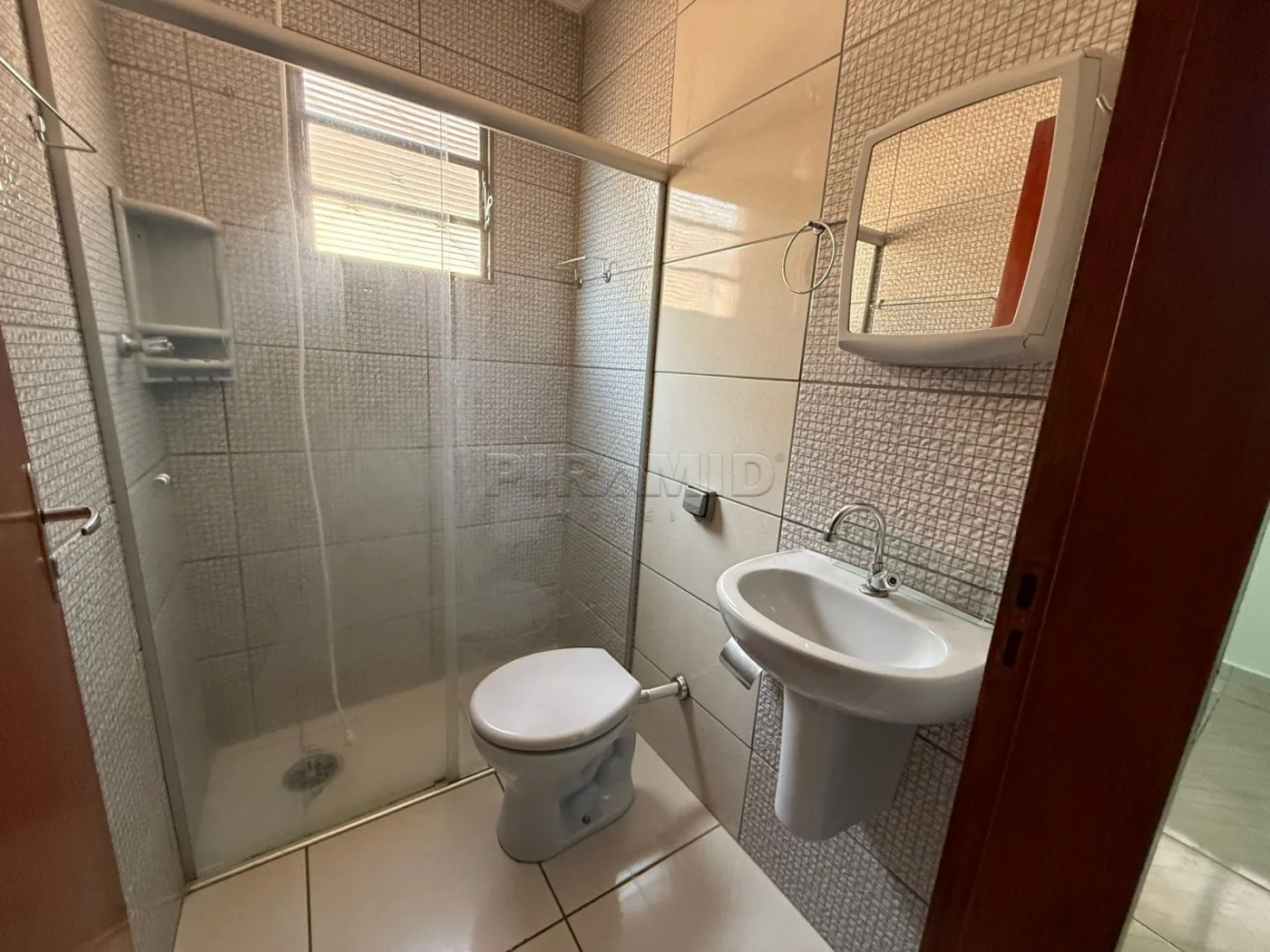Alugar Casa / Padr&atilde;o em Ribeir&atilde;o Preto R$ 1.200,00 - Foto 5