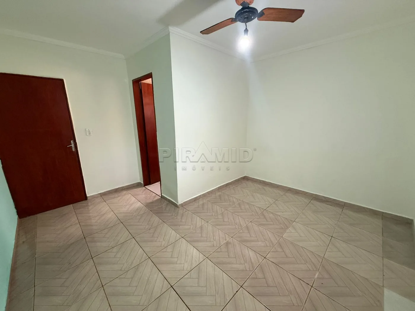 Alugar Casa / Padr&atilde;o em Ribeir&atilde;o Preto R$ 1.200,00 - Foto 8