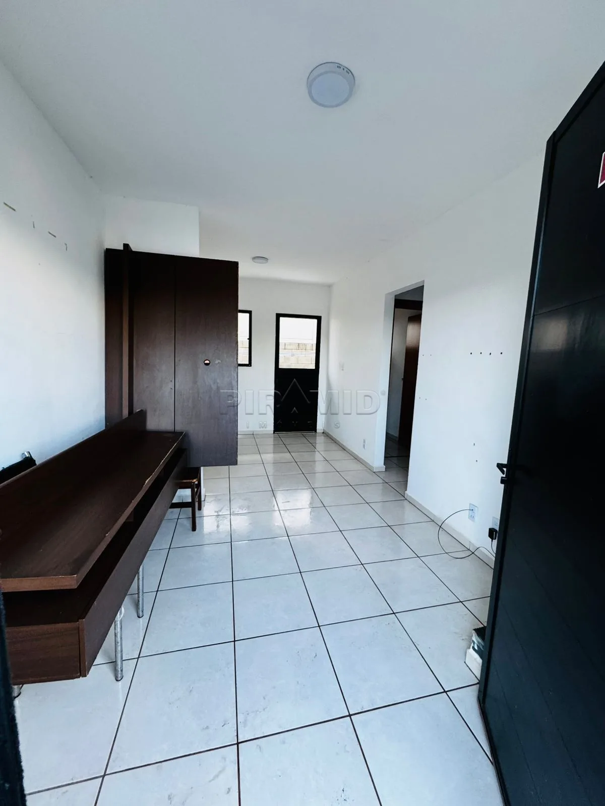 Alugar Casa / Condom&iacute;nio em Ribeir&atilde;o Preto R$ 1.800,00 - Foto 1