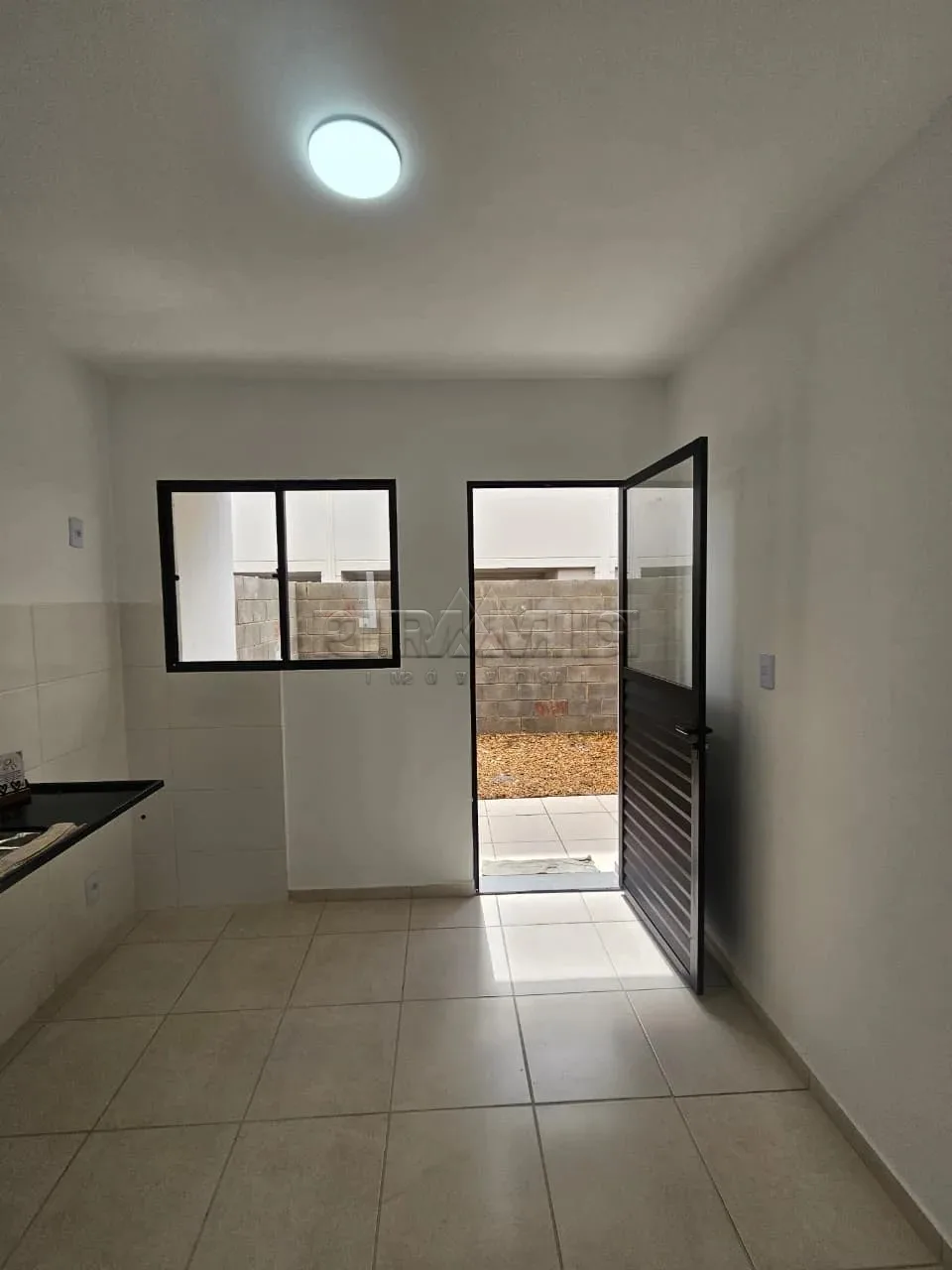 Alugar Casa / Condom&iacute;nio em Ribeir&atilde;o Preto R$ 1.800,00 - Foto 2