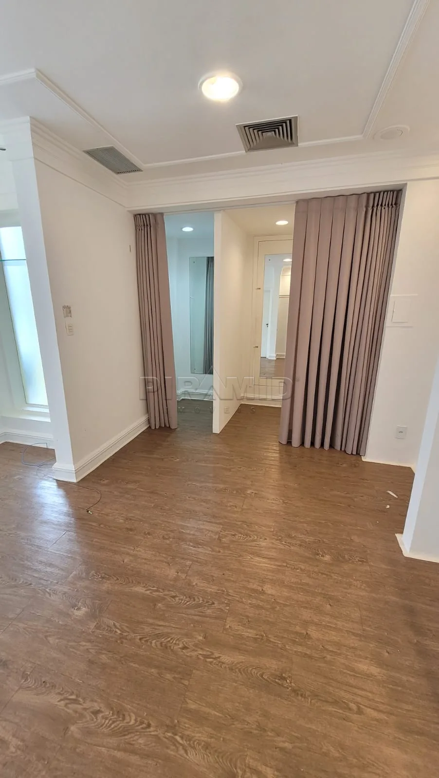 Alugar Comercial / Sal&atilde;o em Ribeir&atilde;o Preto R$ 3.500,00 - Foto 4