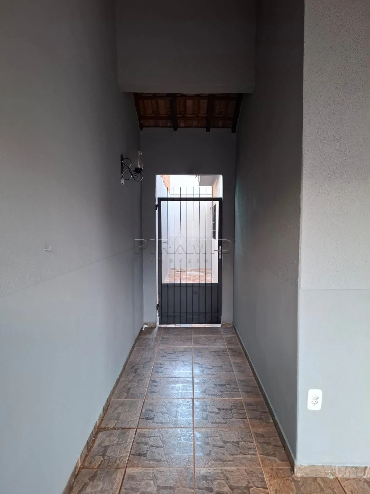 Alugar Casa / Padr&atilde;o em Ribeir&atilde;o Preto R$ 1.550,00 - Foto 4