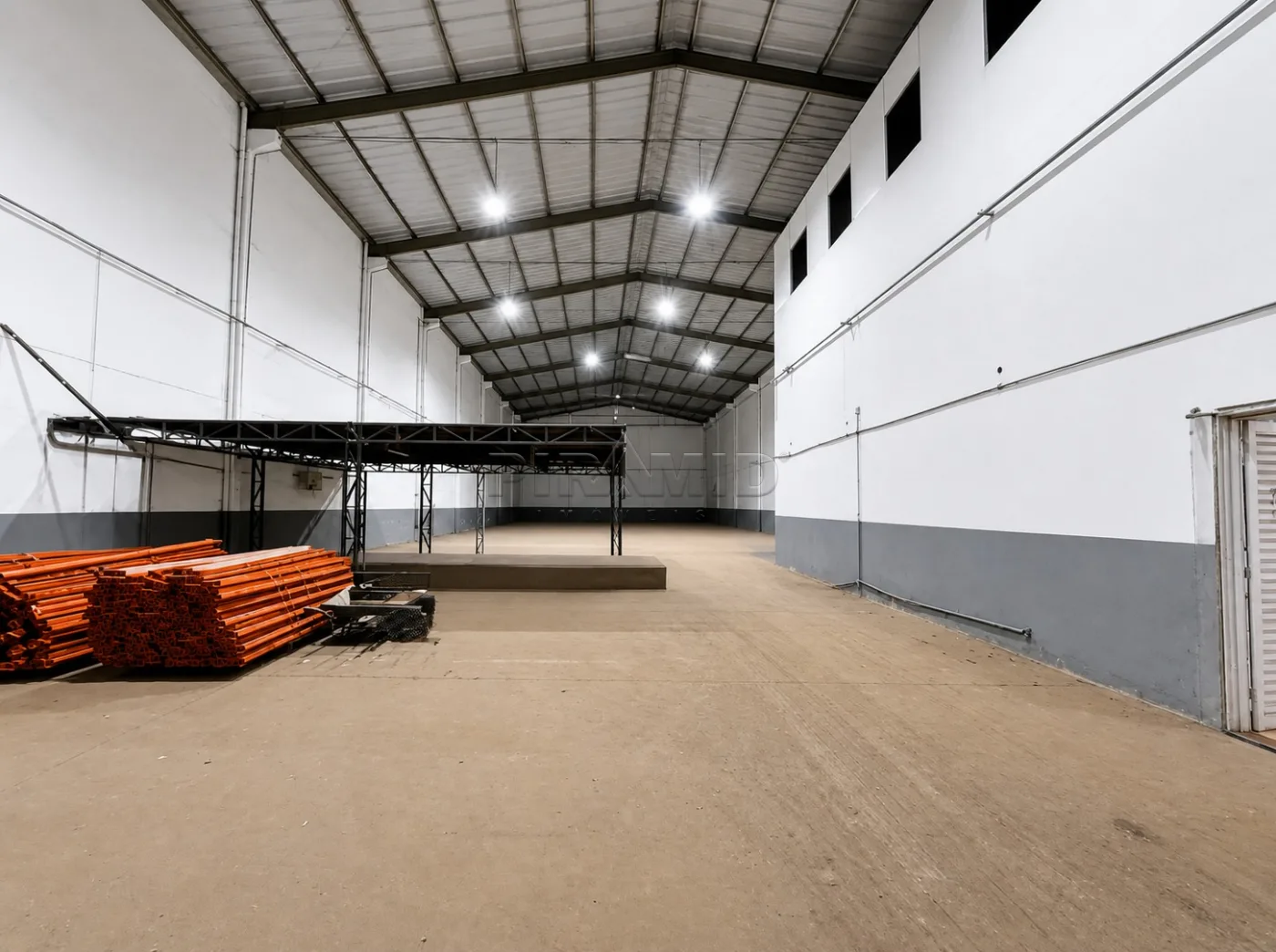 Alugar Comercial / Galp&atilde;o  Barrac&atilde;o em Ribeir&atilde;o Preto R$ 32.000,00 - Foto 3