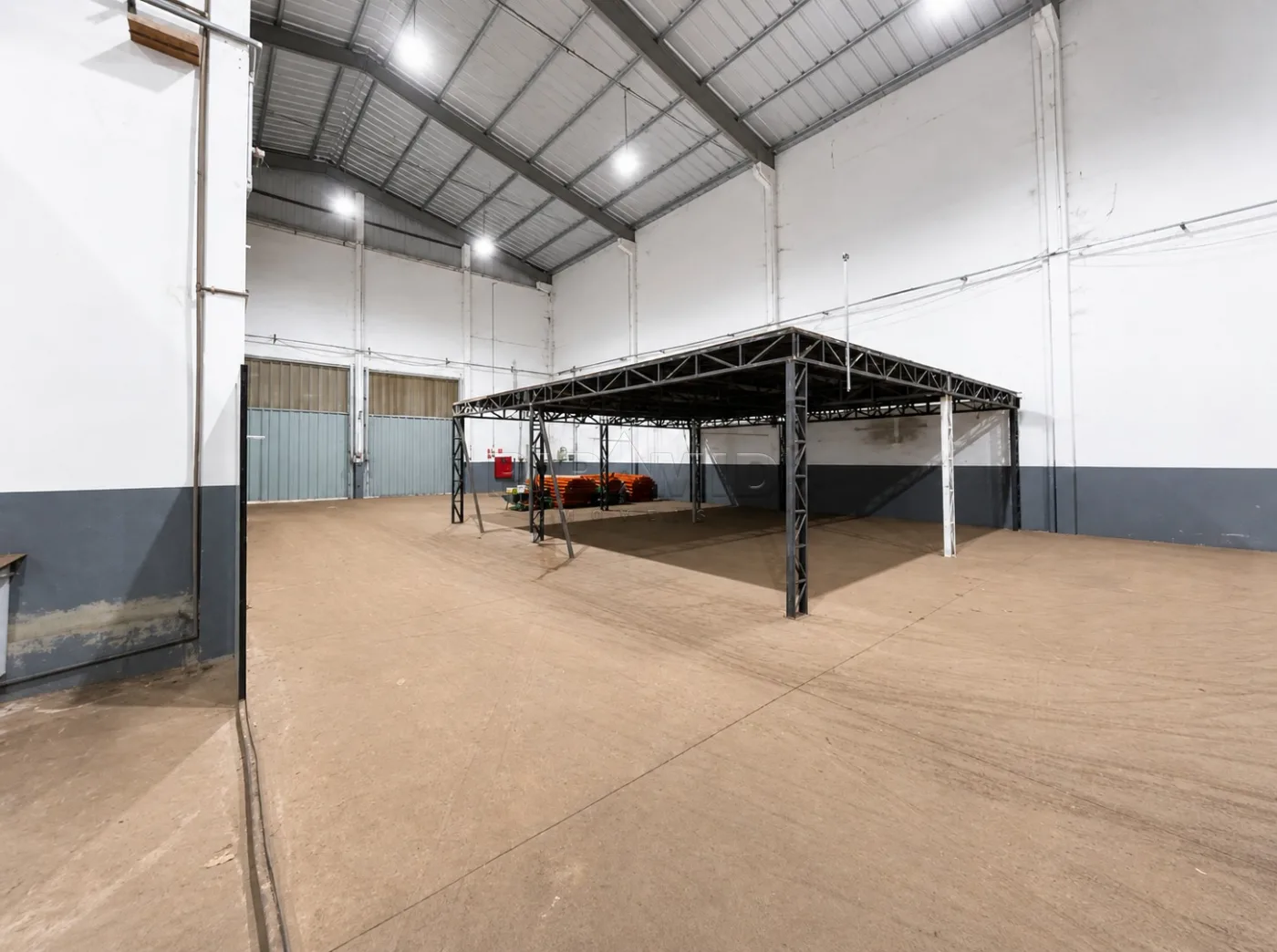 Alugar Comercial / Galp&atilde;o  Barrac&atilde;o em Ribeir&atilde;o Preto R$ 32.000,00 - Foto 4
