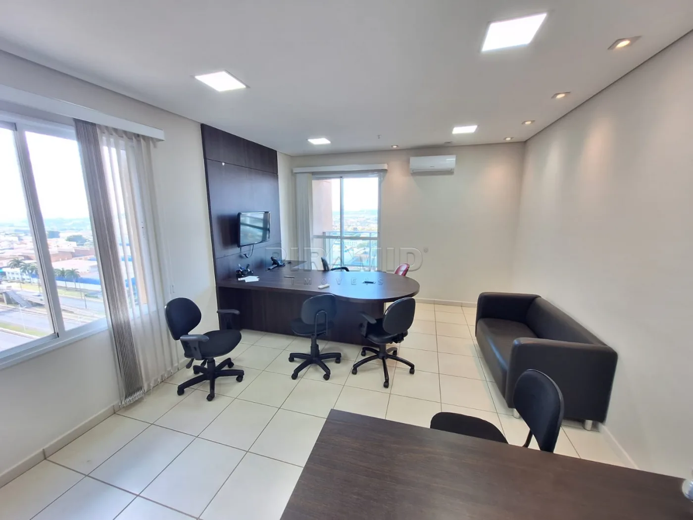 Alugar Comercial / Sala em Ribeir&atilde;o Preto R$ 2.500,00 - Foto 5