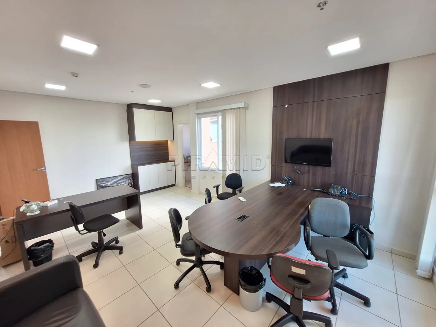 Alugar Comercial / Sala em Ribeir&atilde;o Preto R$ 2.500,00 - Foto 9