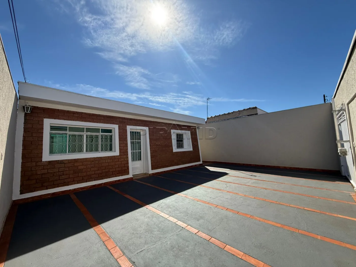 Alugar Casa / Padr&atilde;o em Ribeir&atilde;o Preto R$ 2.400,00 - Foto 1