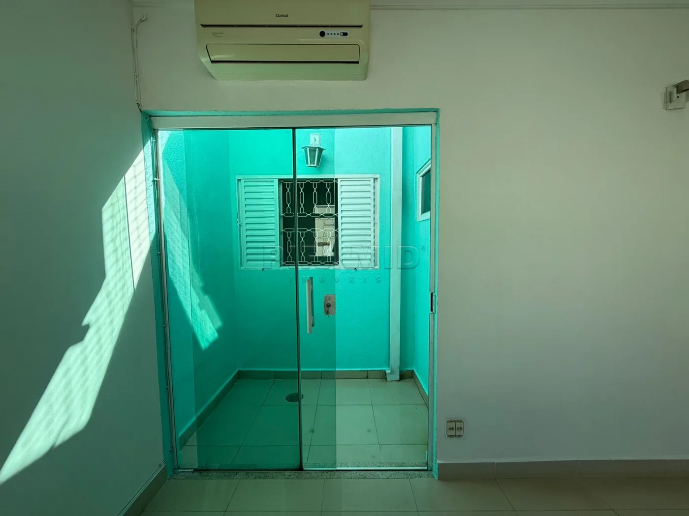 Alugar Casa / Padr&atilde;o em Ribeir&atilde;o Preto R$ 2.400,00 - Foto 4