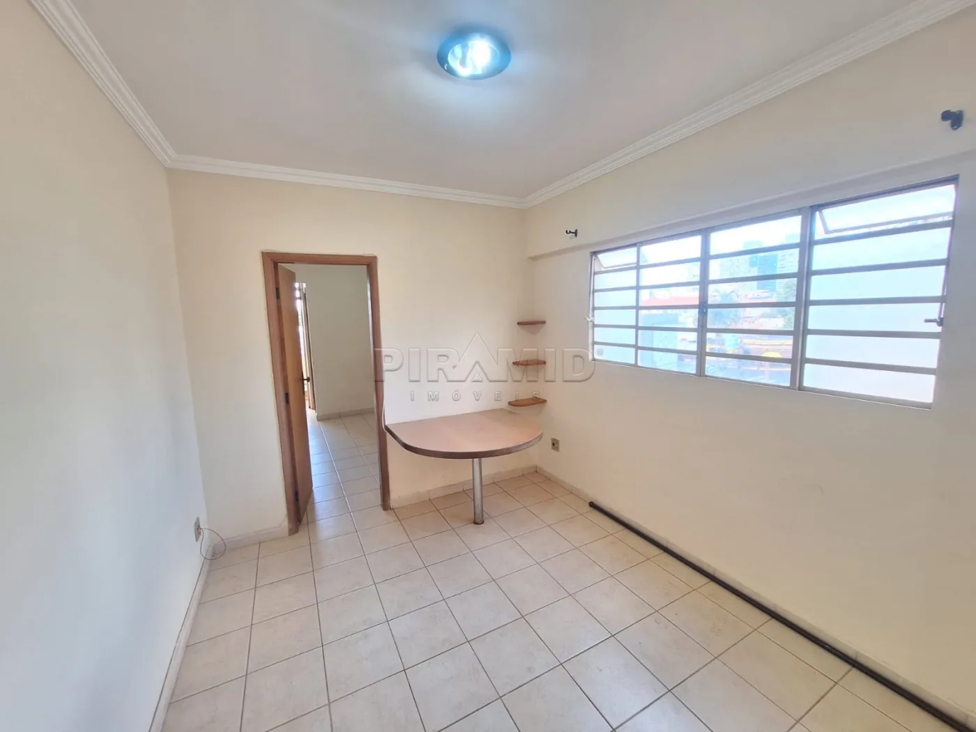 Alugar Apartamento / Padr&atilde;o em Ribeir&atilde;o Preto R$ 1.180,00 - Foto 1