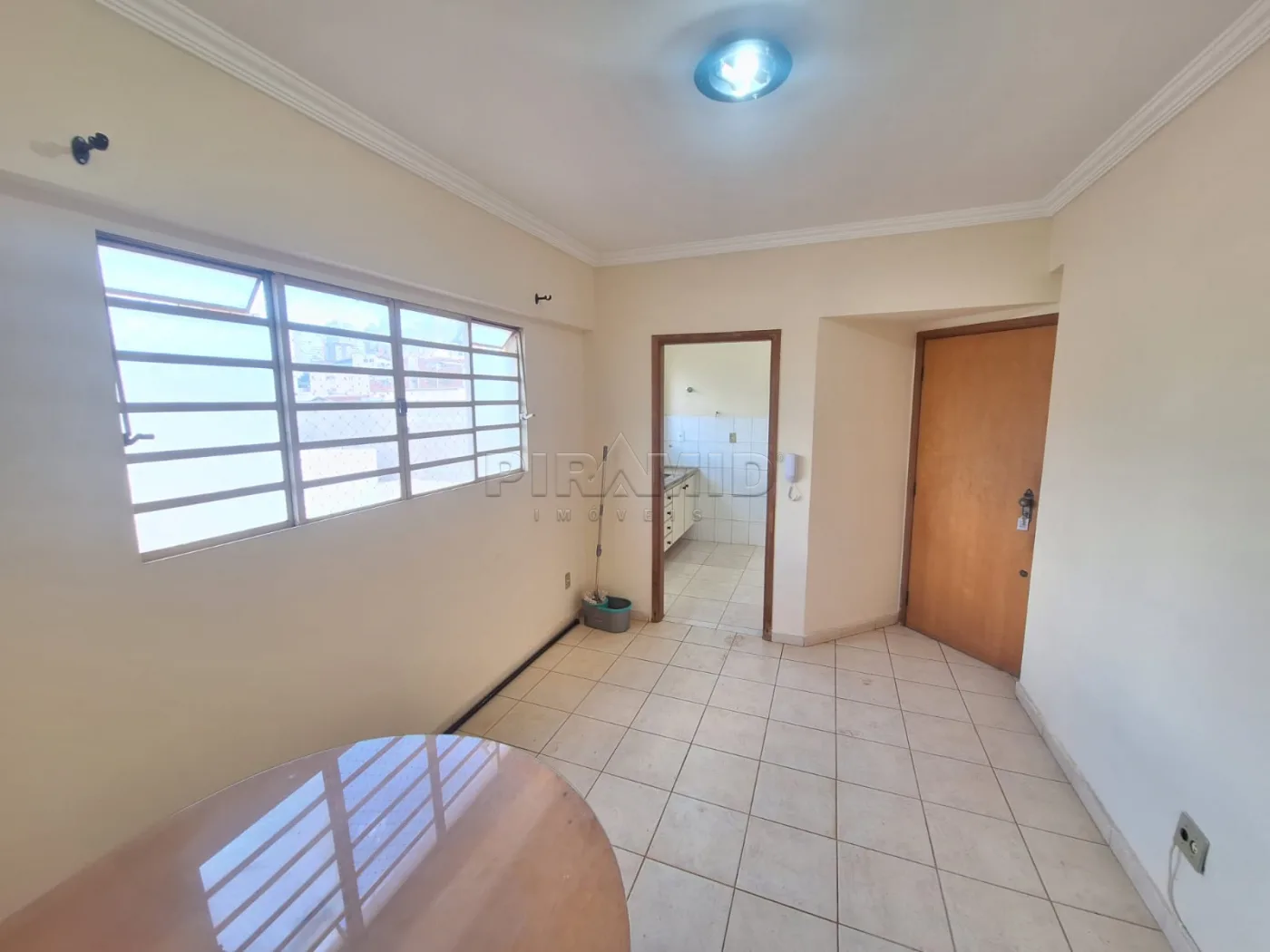 Alugar Apartamento / Padr&atilde;o em Ribeir&atilde;o Preto R$ 1.180,00 - Foto 2