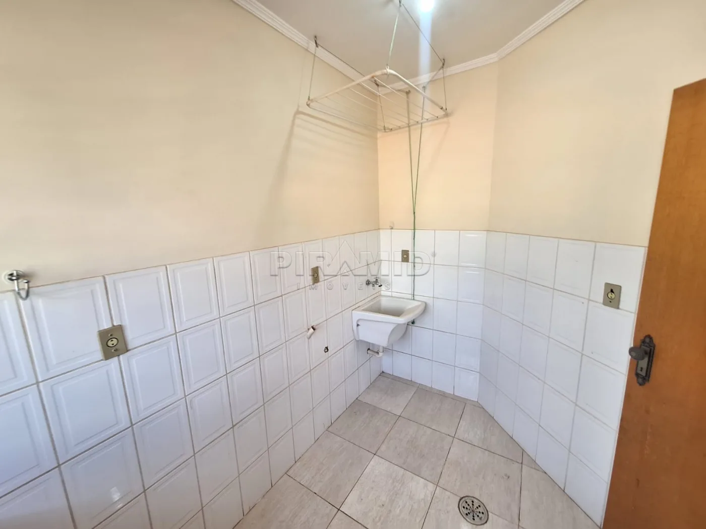 Alugar Apartamento / Padr&atilde;o em Ribeir&atilde;o Preto R$ 1.180,00 - Foto 10