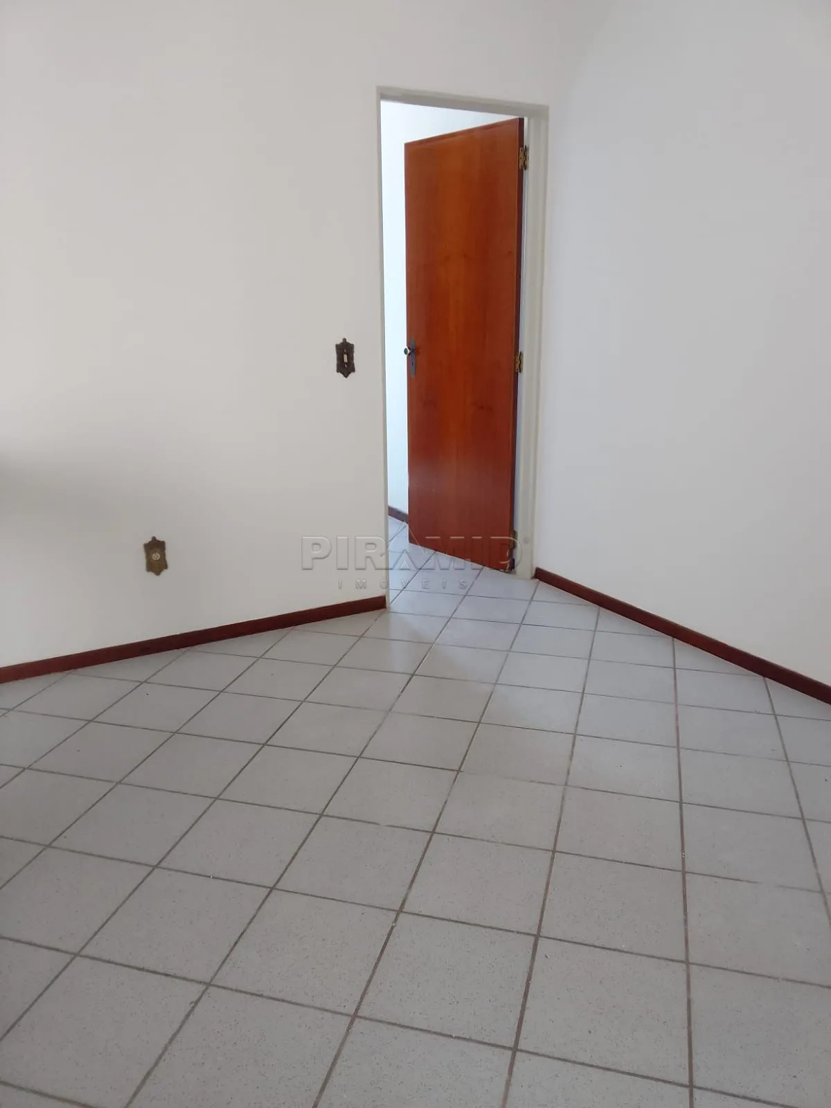 Alugar Apartamento / Padr&atilde;o em Ribeir&atilde;o Preto R$ 1.550,00 - Foto 1
