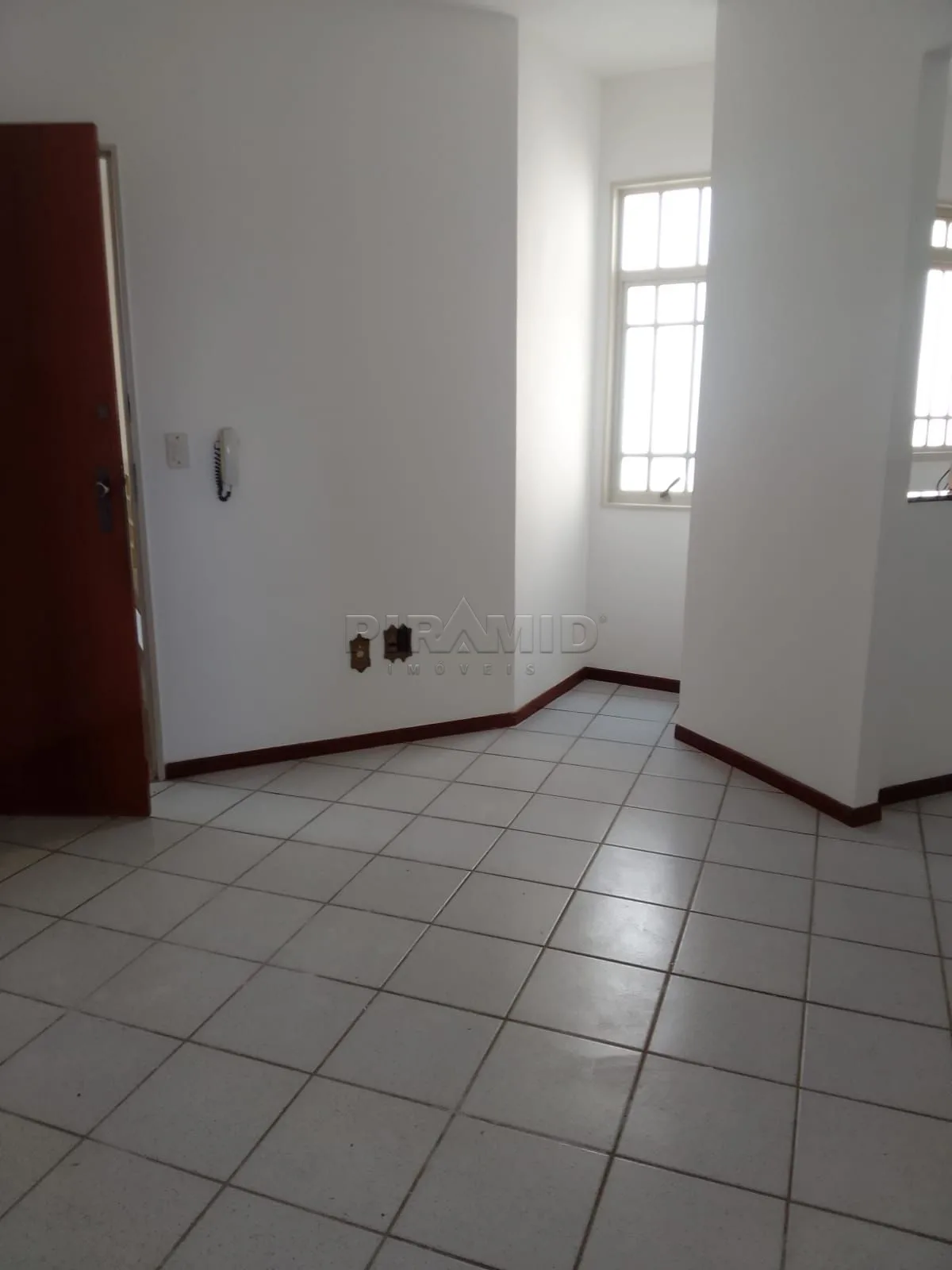 Alugar Apartamento / Padr&atilde;o em Ribeir&atilde;o Preto R$ 1.550,00 - Foto 2