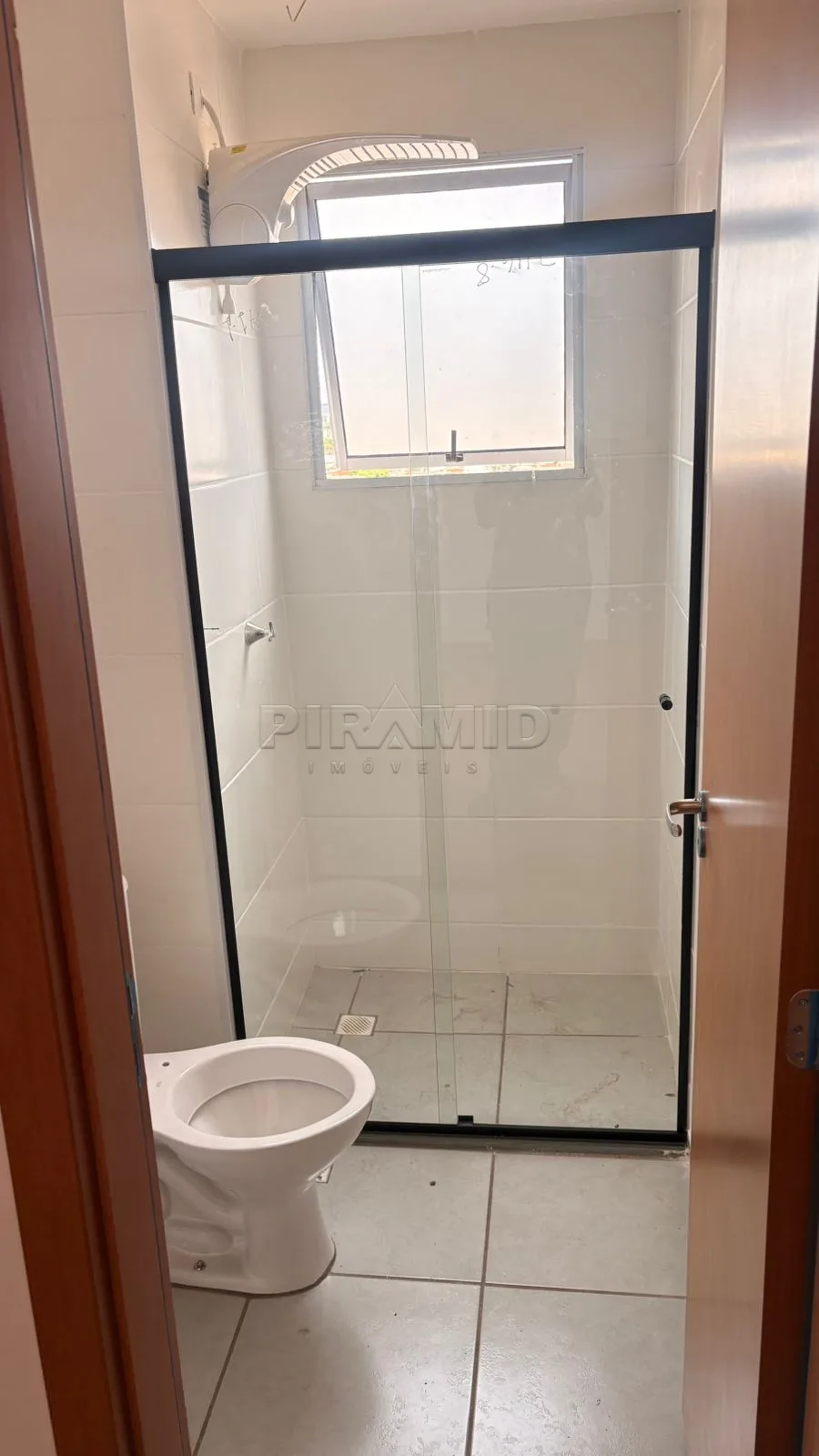 Alugar Apartamento / Padr&atilde;o em Ribeir&atilde;o Preto R$ 1.300,00 - Foto 2