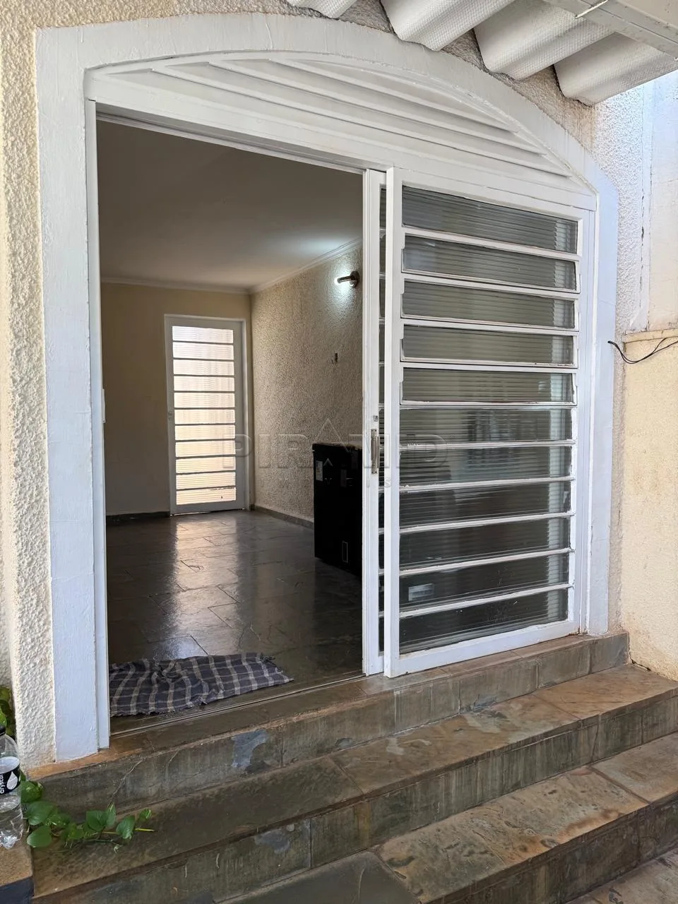 Comprar Casa / Padr&atilde;o em Ribeir&atilde;o Preto R$ 450.000,00 - Foto 6