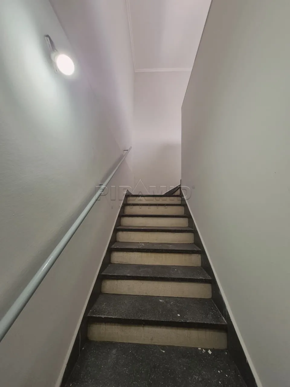 Alugar Casa / Padr&atilde;o em Ribeir&atilde;o Preto R$ 1.350,00 - Foto 1