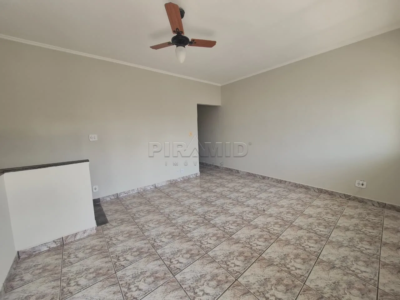 Alugar Casa / Padr&atilde;o em Ribeir&atilde;o Preto R$ 1.350,00 - Foto 2