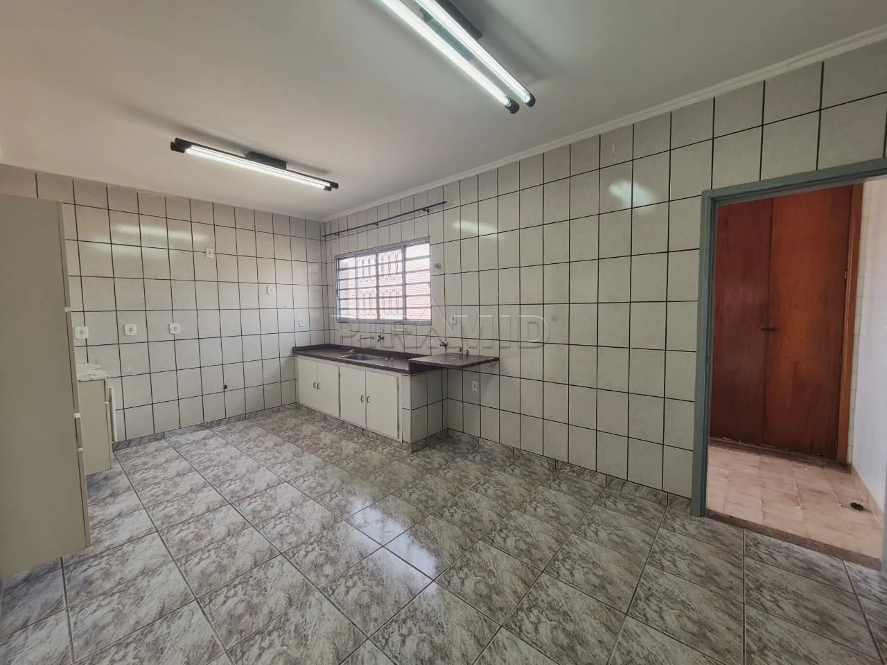 Alugar Casa / Padr&atilde;o em Ribeir&atilde;o Preto R$ 1.350,00 - Foto 8