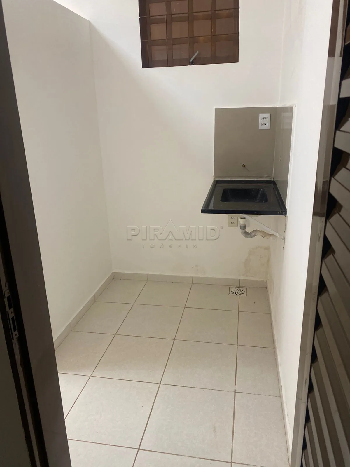 Alugar Comercial / Sala em Ribeir&atilde;o Preto R$ 1.500,00 - Foto 4