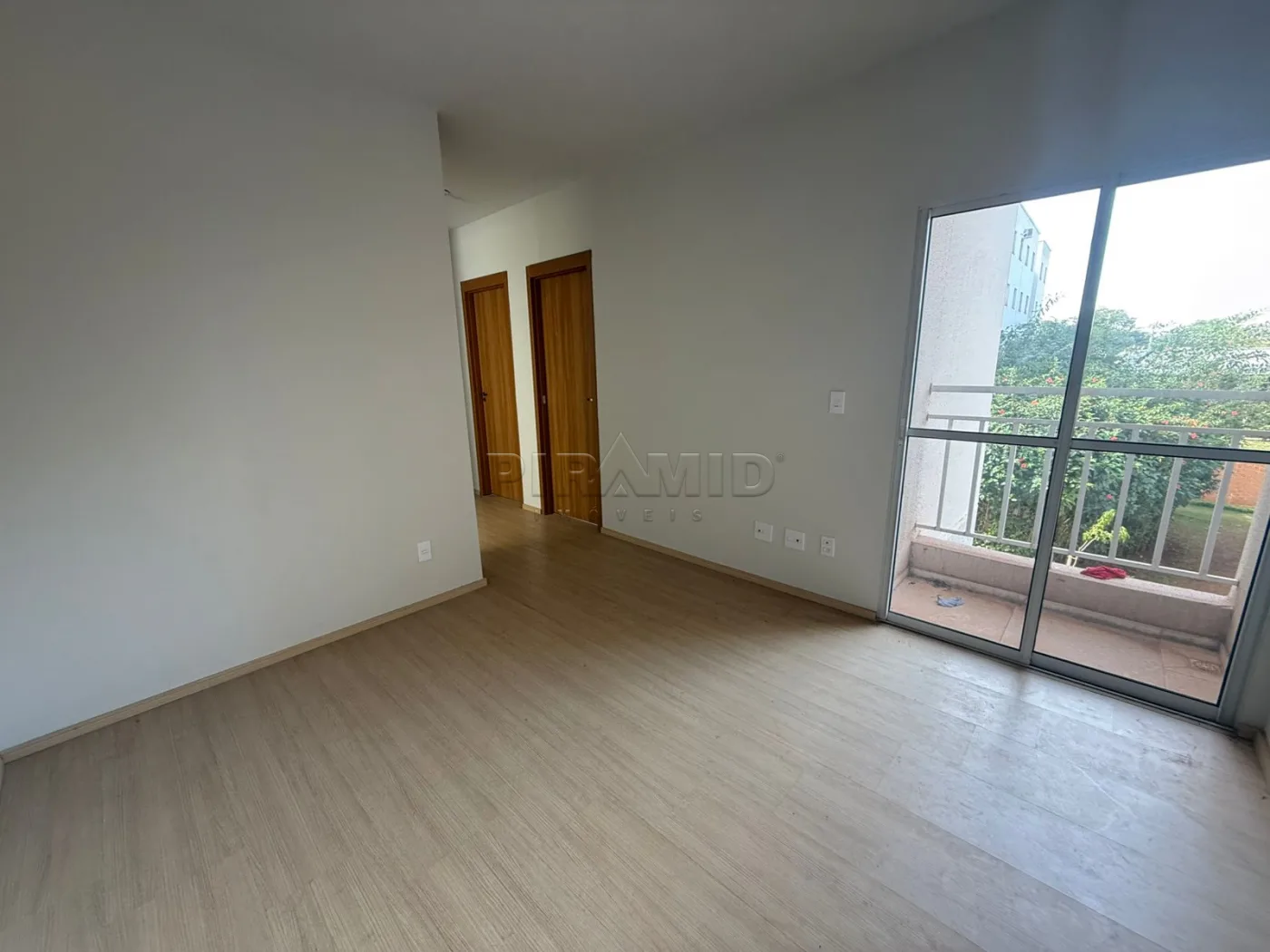 Alugar Apartamento / Padr&atilde;o em Ribeir&atilde;o Preto R$ 900,00 - Foto 1