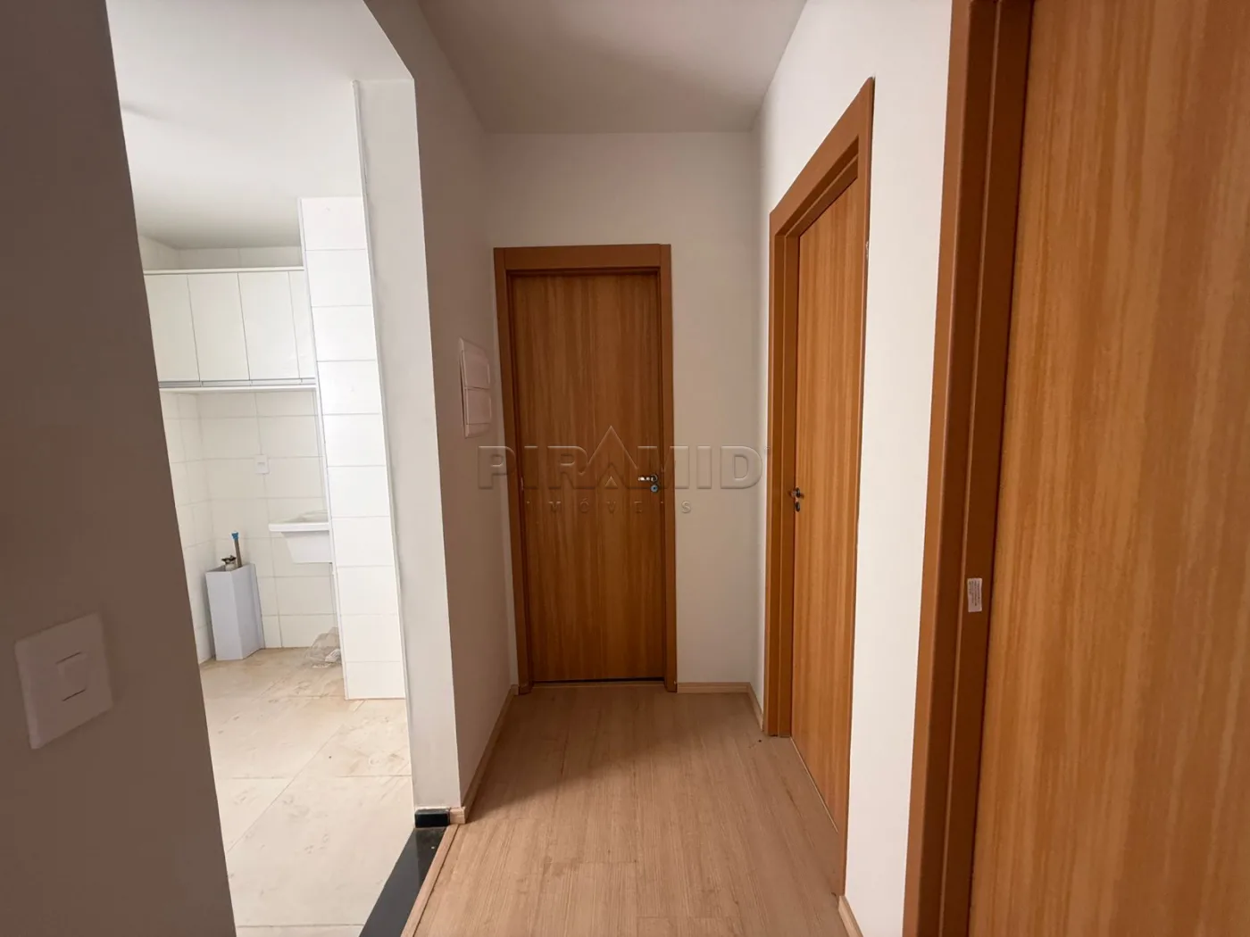 Alugar Apartamento / Padr&atilde;o em Ribeir&atilde;o Preto R$ 900,00 - Foto 5