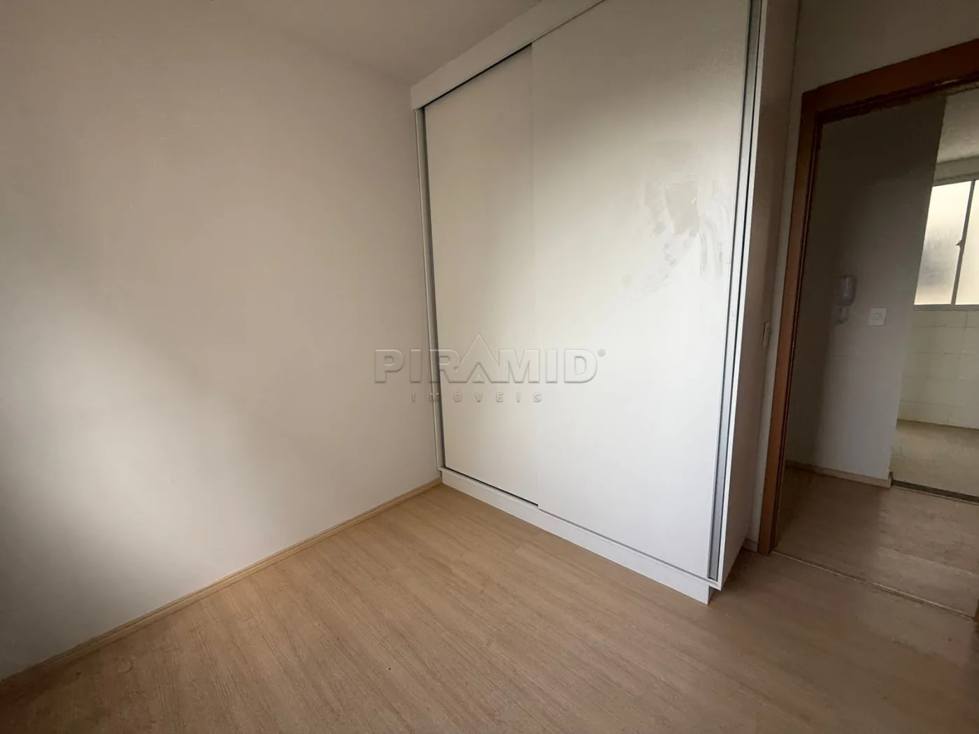 Alugar Apartamento / Padr&atilde;o em Ribeir&atilde;o Preto R$ 900,00 - Foto 6