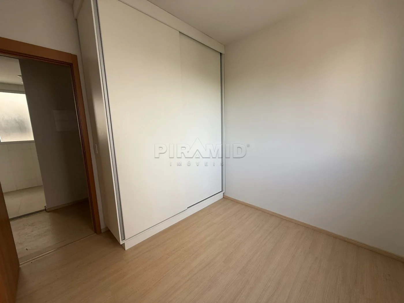 Alugar Apartamento / Padr&atilde;o em Ribeir&atilde;o Preto R$ 900,00 - Foto 9
