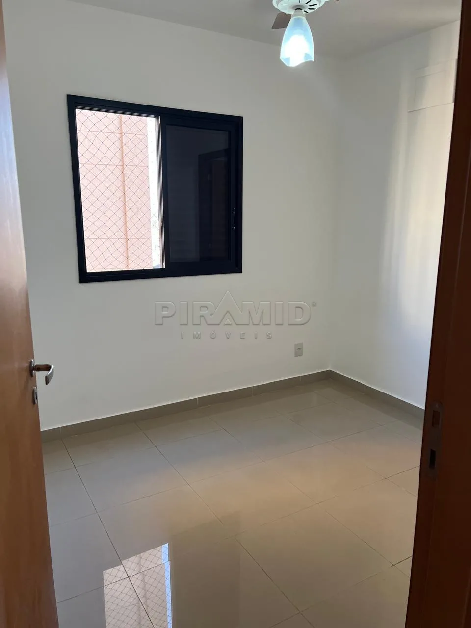 Alugar Apartamento / Padr&atilde;o em Ribeir&atilde;o Preto R$ 1.550,00 - Foto 5