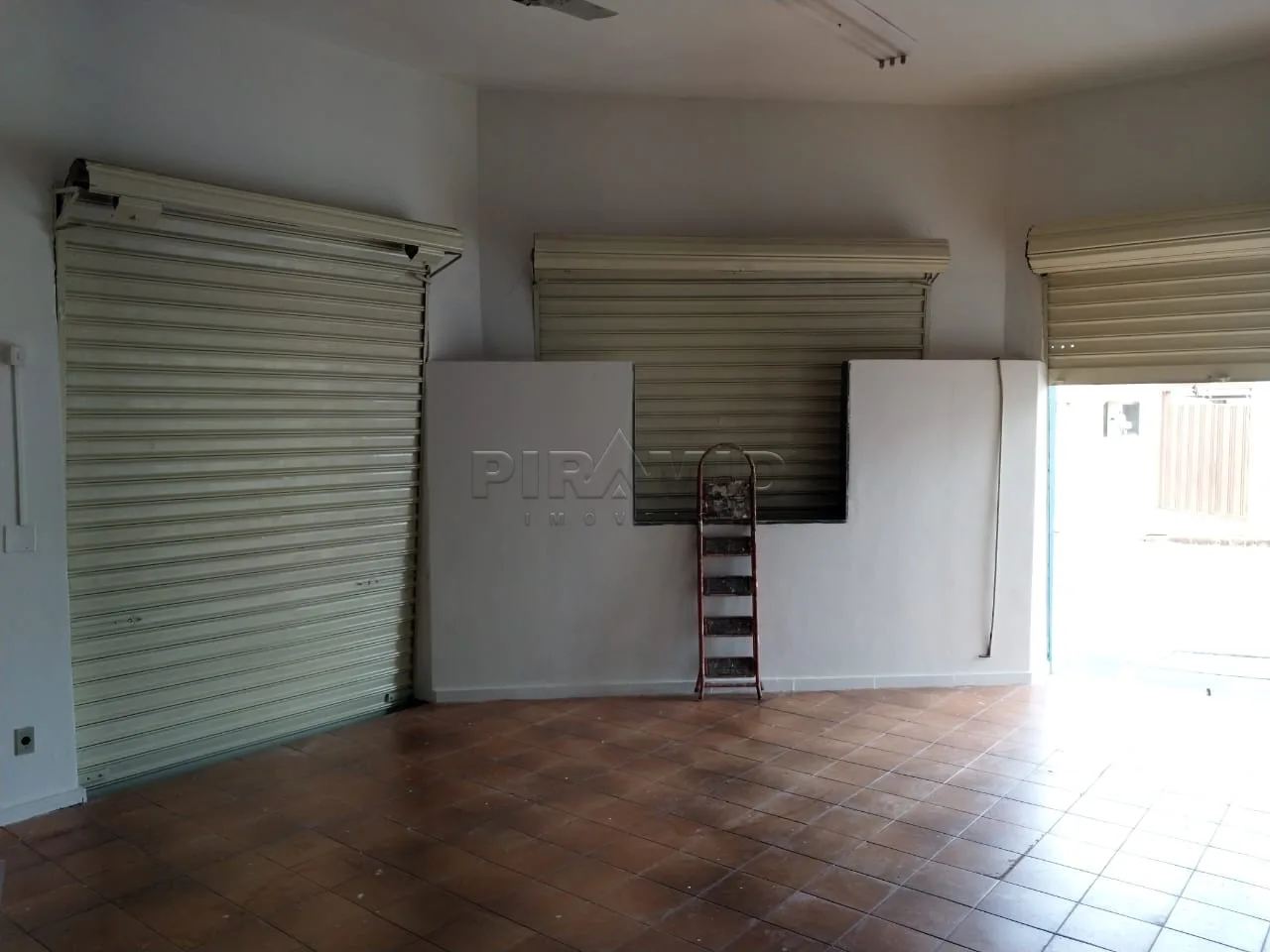 Alugar Comercial / Sal&atilde;o em Ribeir&atilde;o Preto R$ 2.000,00 - Foto 1