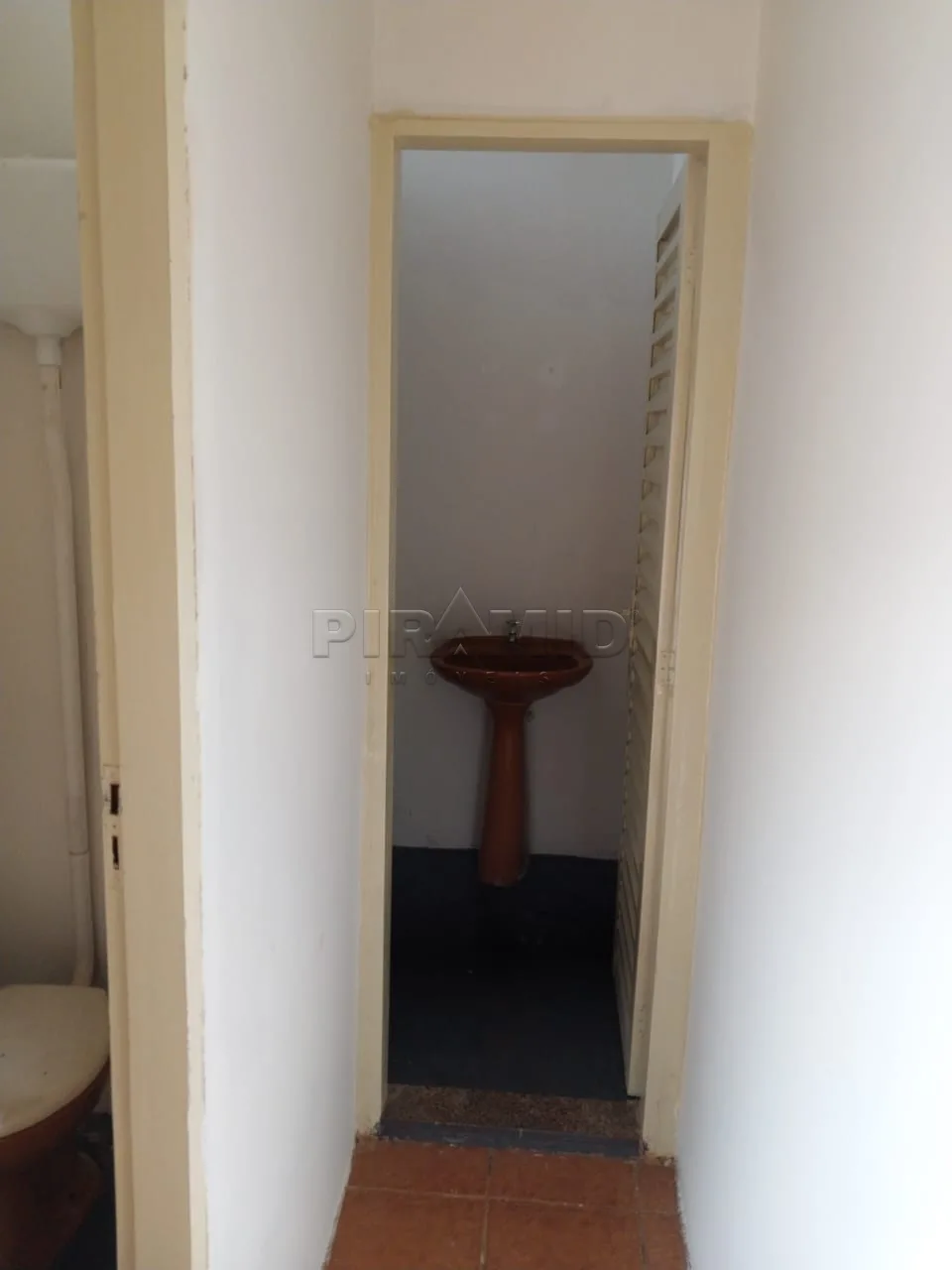 Alugar Comercial / Sal&atilde;o em Ribeir&atilde;o Preto R$ 2.000,00 - Foto 4