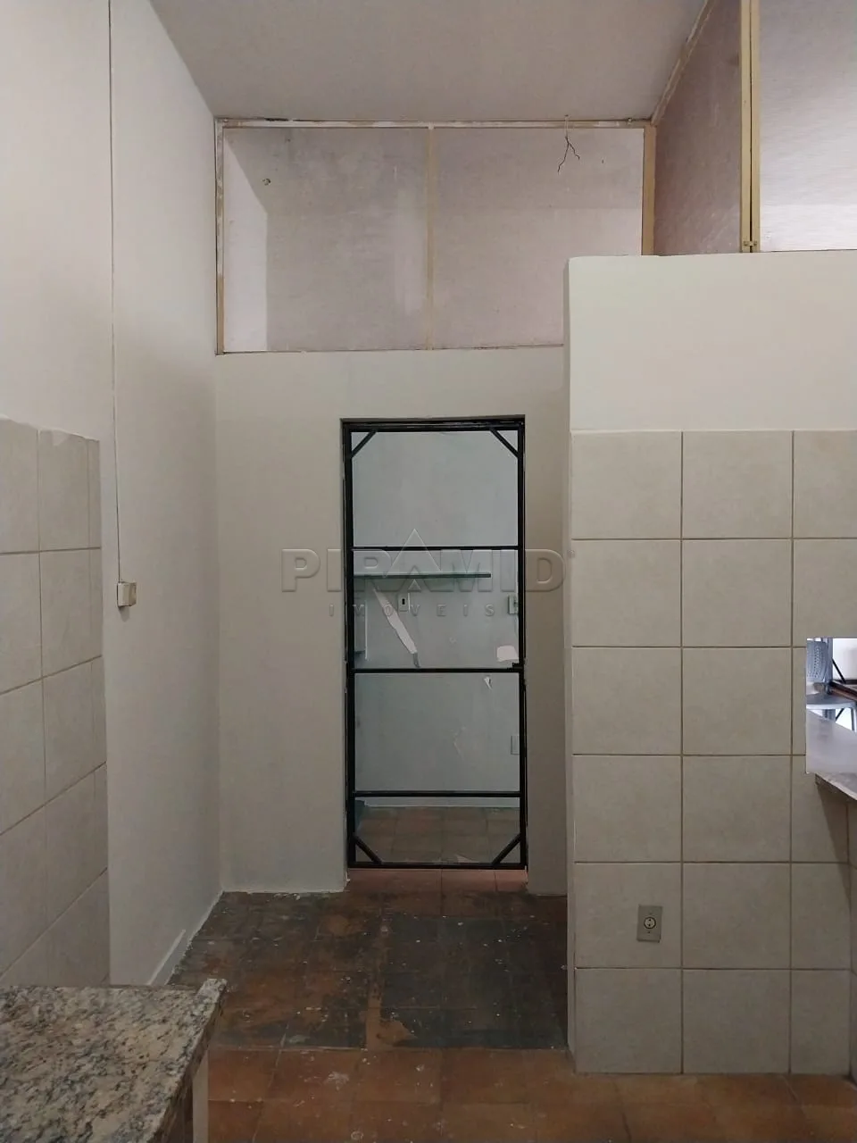 Alugar Comercial / Sal&atilde;o em Ribeir&atilde;o Preto R$ 2.000,00 - Foto 6