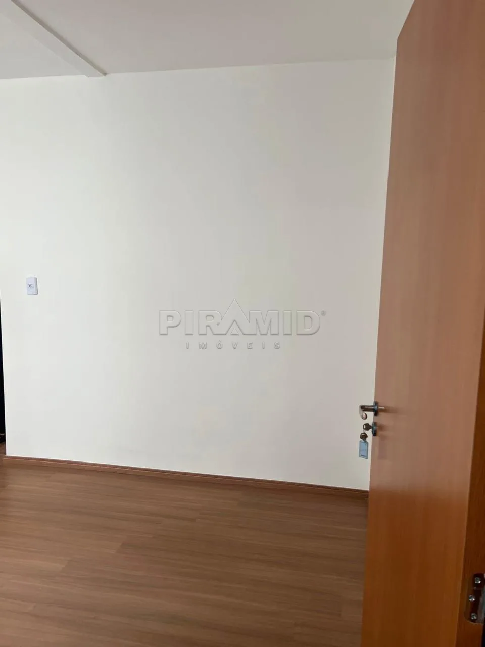 Alugar Apartamento / Padr&atilde;o em Ribeir&atilde;o Preto R$ 1.000,00 - Foto 1