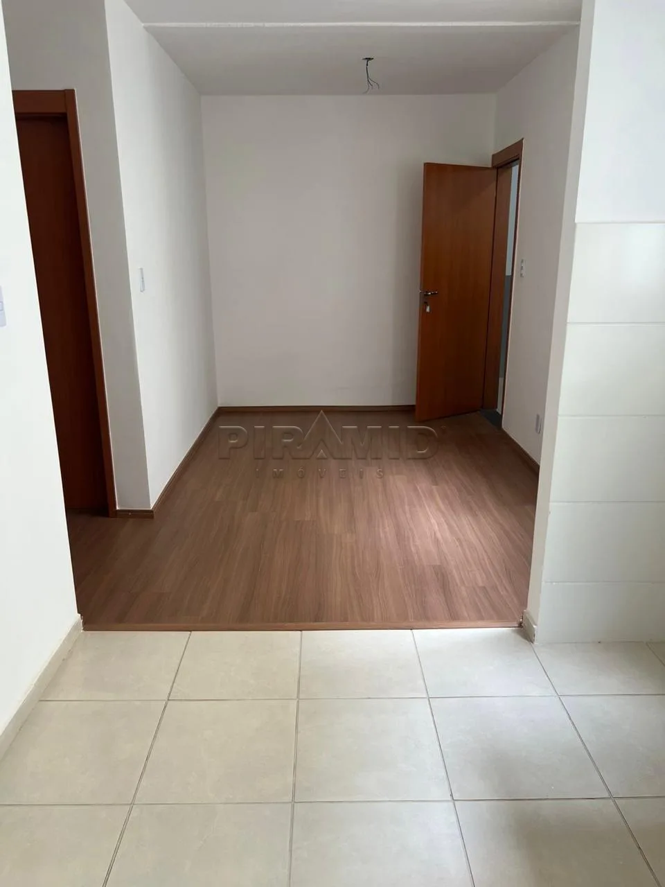 Alugar Apartamento / Padr&atilde;o em Ribeir&atilde;o Preto R$ 1.000,00 - Foto 2