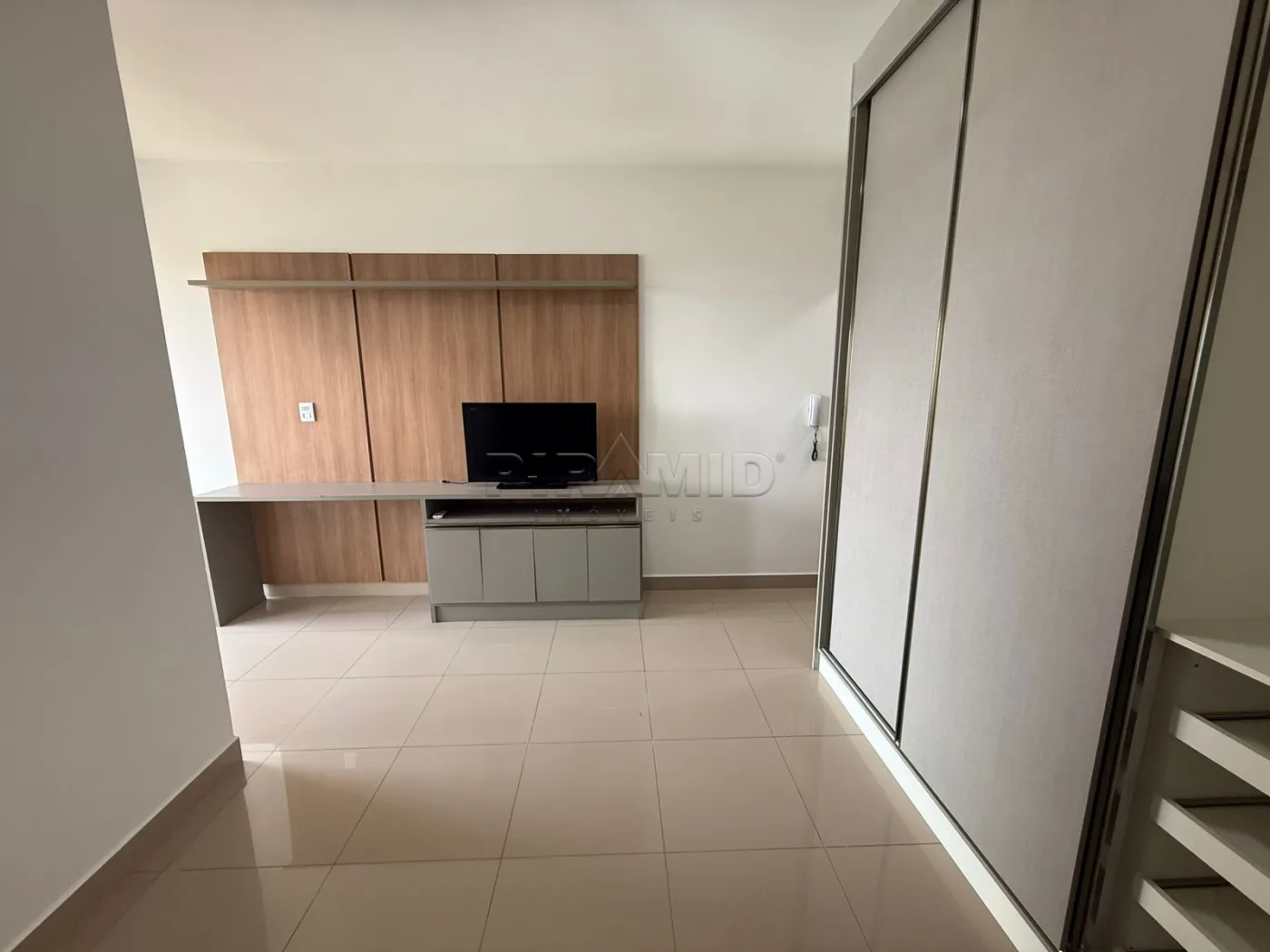 Alugar Apartamento / Kitchnet em Ribeir&atilde;o Preto R$ 1.900,00 - Foto 1