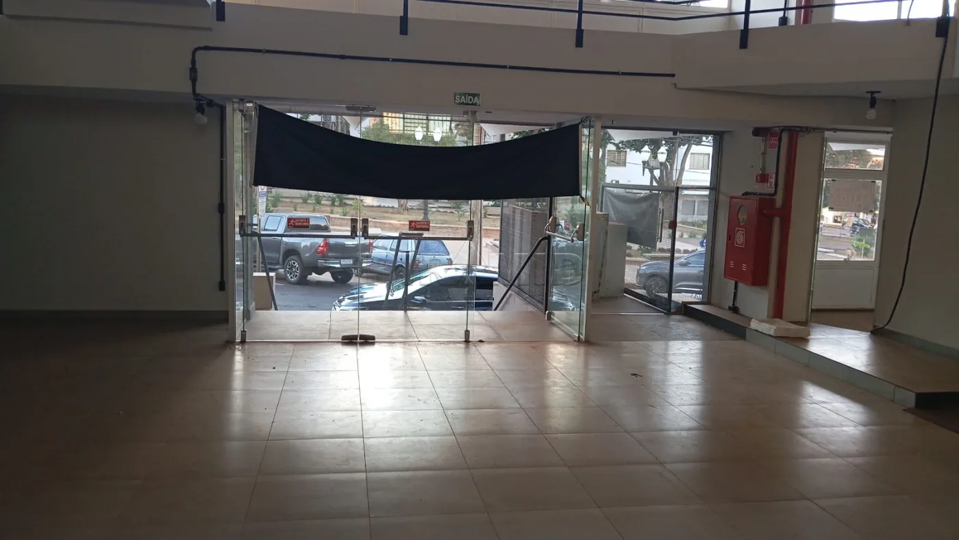 Alugar Comercial / Sal&atilde;o em Jaboticabal R$ 16.000,00 - Foto 4