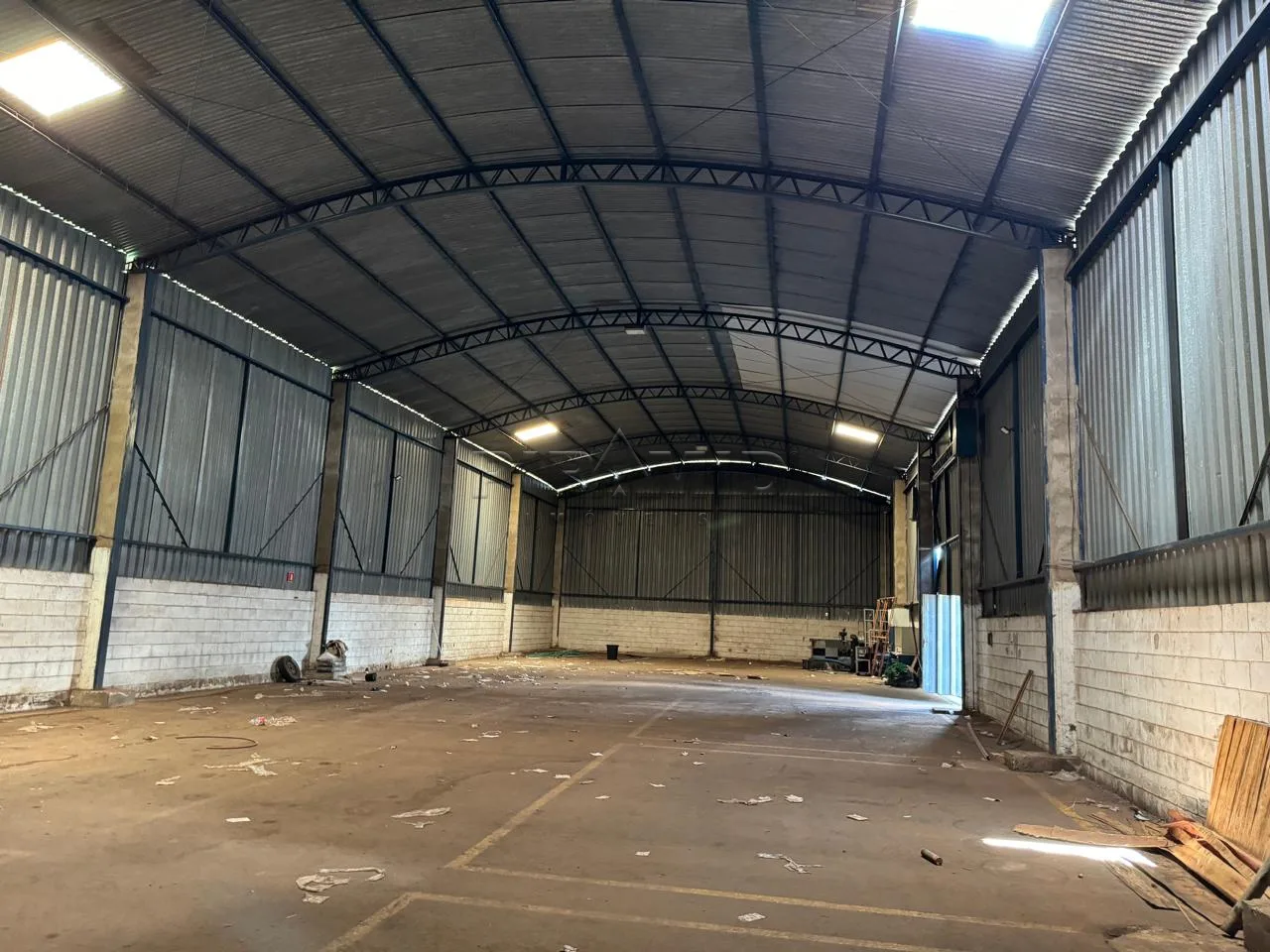 Alugar Comercial / Galp&atilde;o  Barrac&atilde;o em Ribeir&atilde;o Preto R$ 30.000,00 - Foto 1