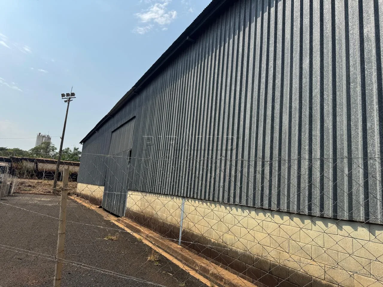 Alugar Comercial / Galp&atilde;o  Barrac&atilde;o em Ribeir&atilde;o Preto R$ 30.000,00 - Foto 3
