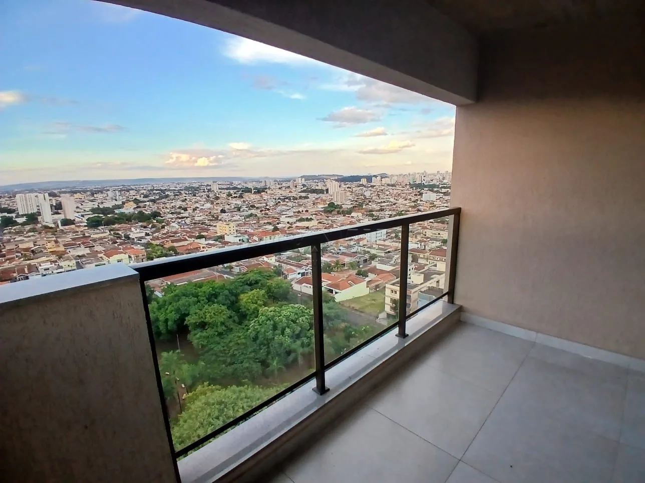 Alugar Apartamento / Padr&atilde;o em Ribeir&atilde;o Preto R$ 2.800,00 - Foto 3