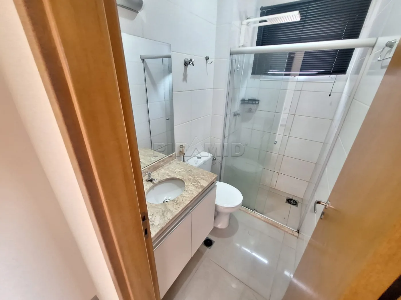 Alugar Apartamento / Padr&atilde;o em Ribeir&atilde;o Preto R$ 1.500,00 - Foto 4
