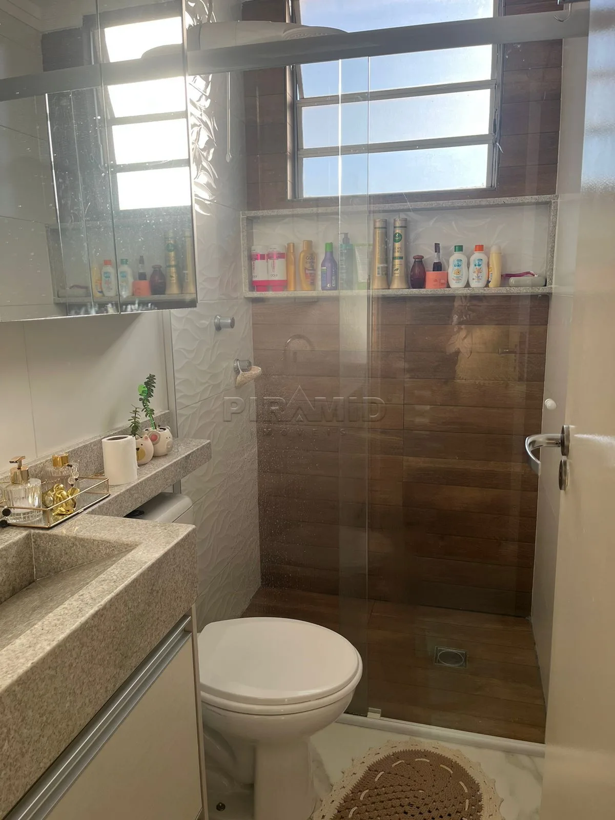 Alugar Apartamento / Padr&atilde;o em Ribeir&atilde;o Preto R$ 1.100,00 - Foto 5