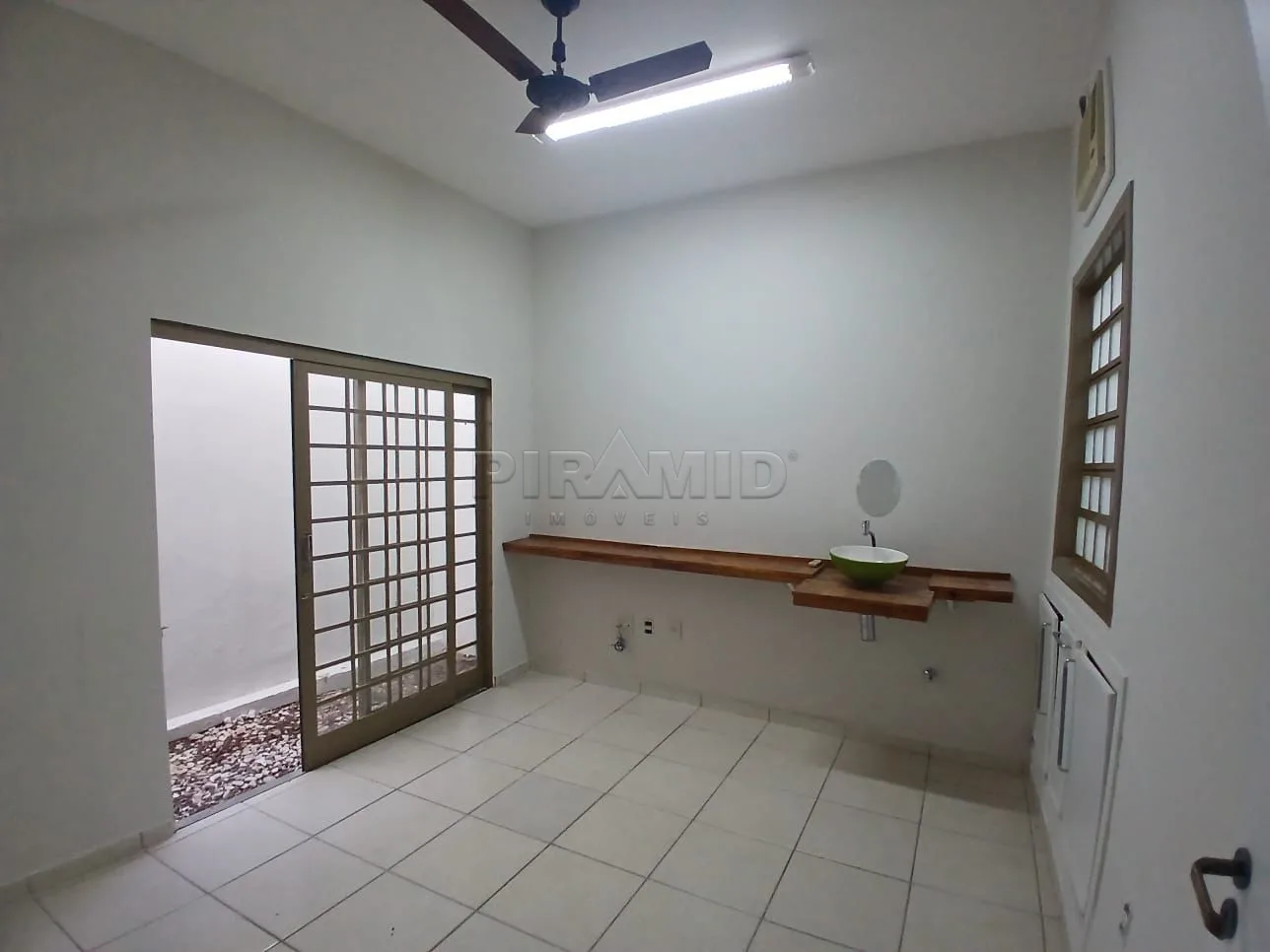 Alugar Comercial / Sala em Ribeir&atilde;o Preto R$ 900,00 - Foto 2