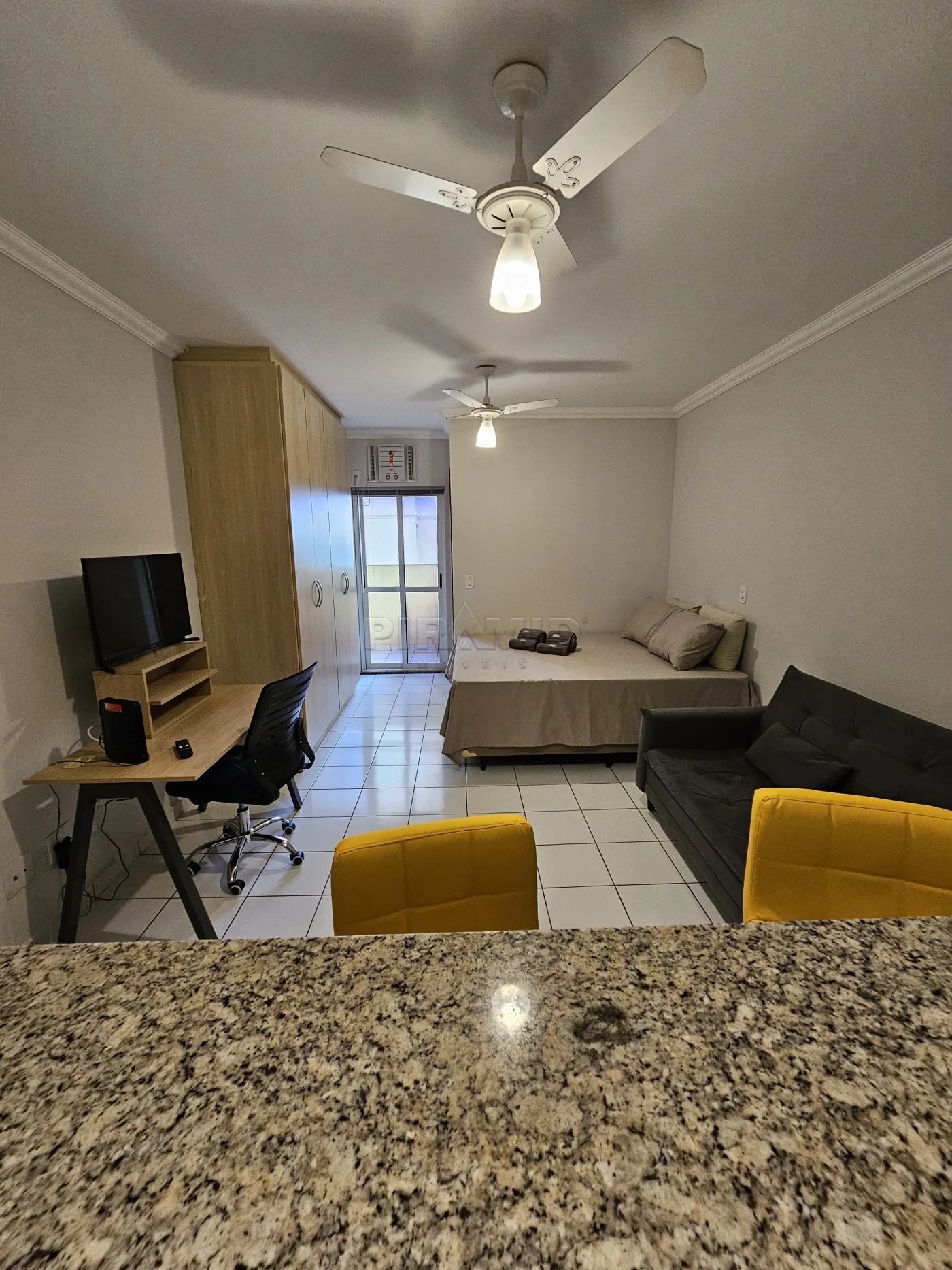 Alugar Apartamento / Kitchnet em Ribeir&atilde;o Preto R$ 1.900,00 - Foto 1