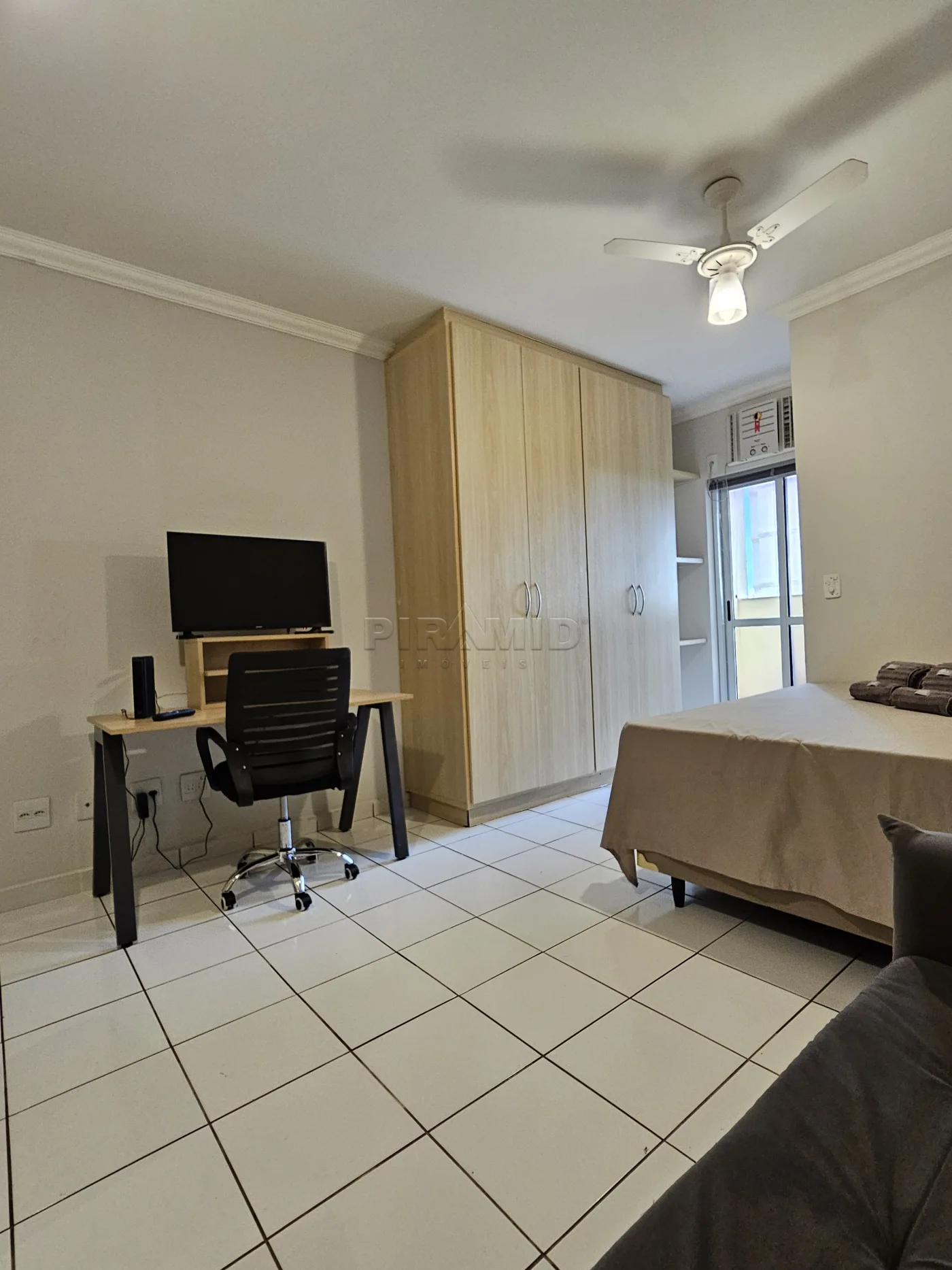 Alugar Apartamento / Kitchnet em Ribeir&atilde;o Preto R$ 1.900,00 - Foto 3