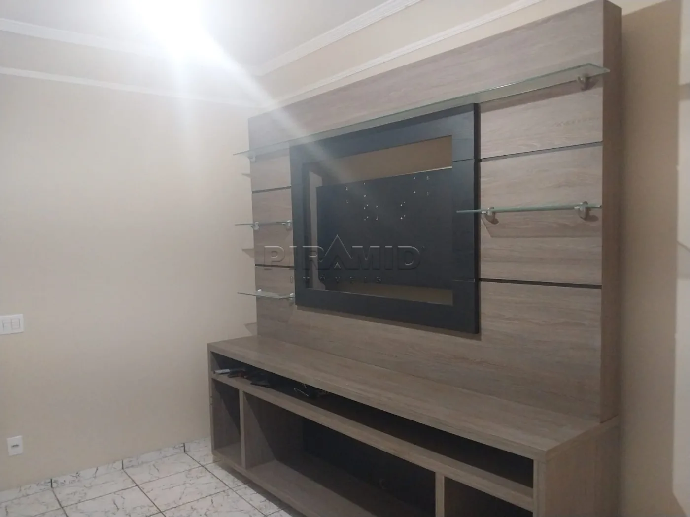Alugar Casa / Padr&atilde;o em Ribeir&atilde;o Preto R$ 2.000,00 - Foto 1