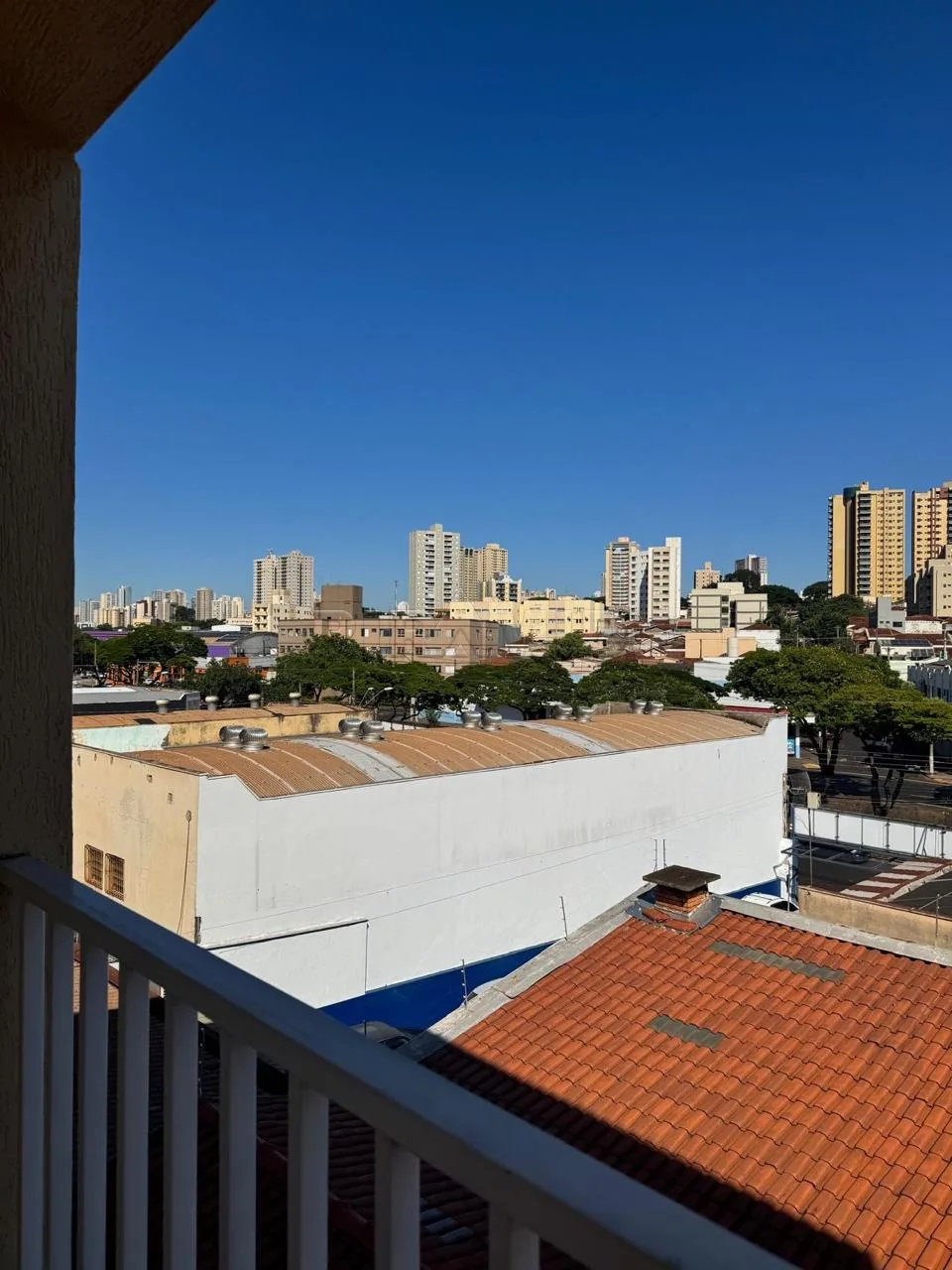 Alugar Apartamento / Padr&atilde;o em Ribeir&atilde;o Preto R$ 1.500,00 - Foto 4