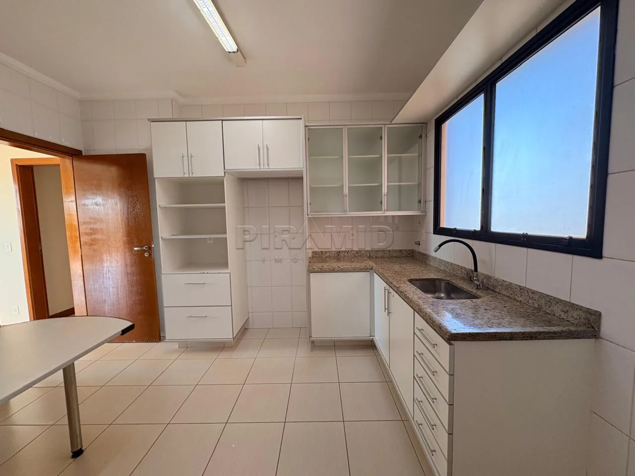 Alugar Apartamento / Padr&atilde;o em Ribeir&atilde;o Preto R$ 4.200,00 - Foto 6
