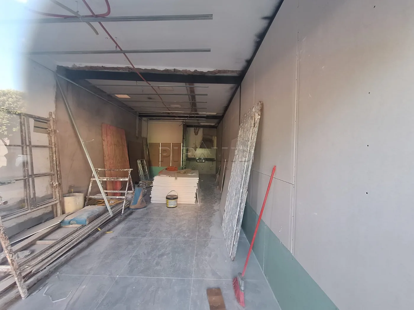 Alugar Comercial / Sal&atilde;o em Ribeir&atilde;o Preto R$ 2.800,00 - Foto 2