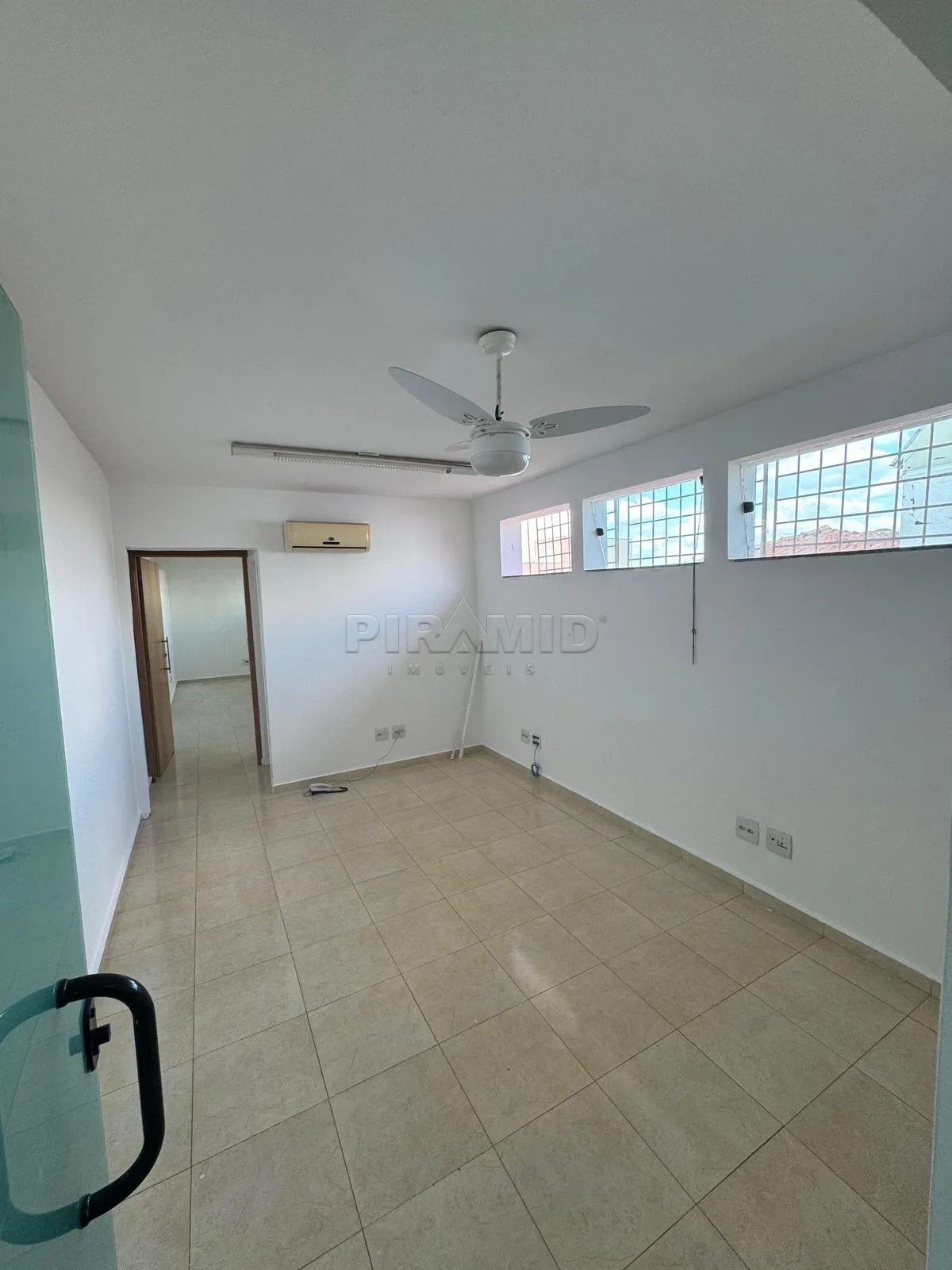 Alugar Comercial / Ponto Comercial em Ribeir&atilde;o Preto R$ 2.000,00 - Foto 2