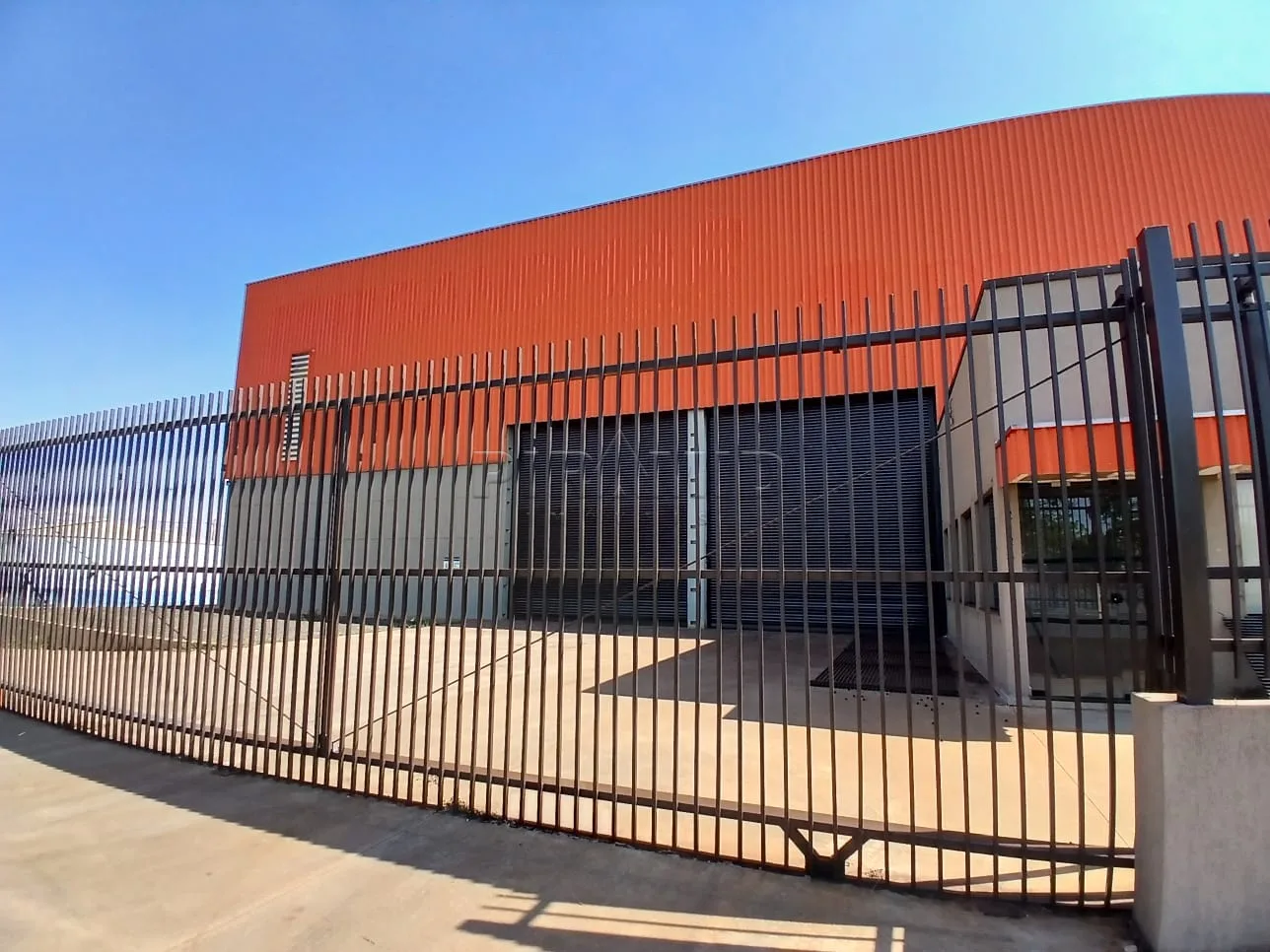 Alugar Comercial / Galp&atilde;o  Barrac&atilde;o em Ribeir&atilde;o Preto R$ 70.000,00 - Foto 1
